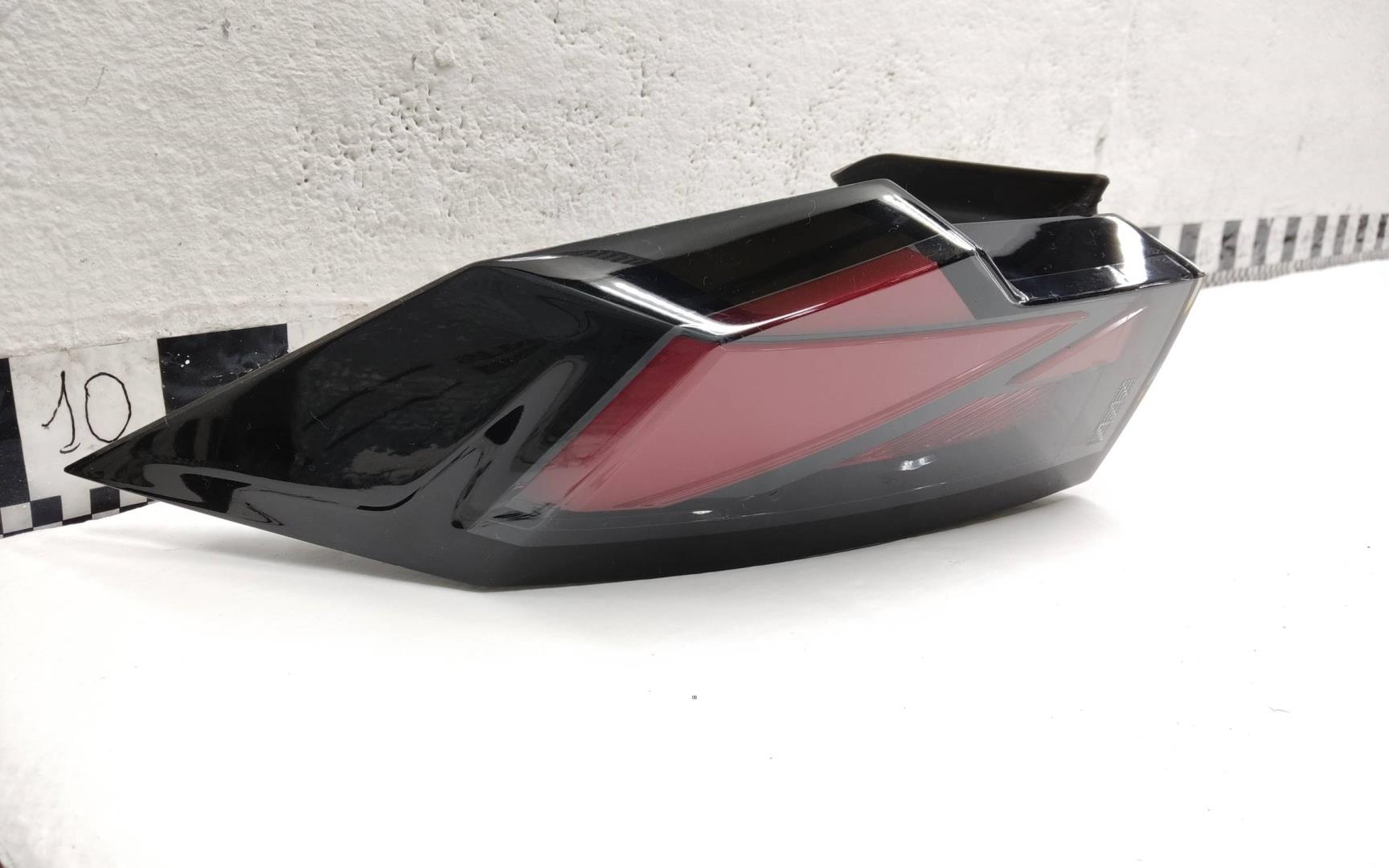 Фонарь задний наружный левый