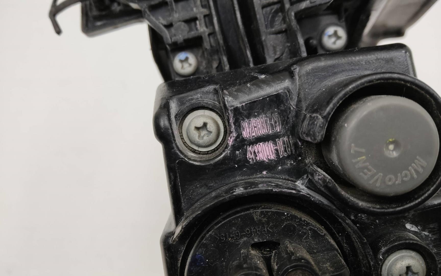 Фонарь задний наружный левый