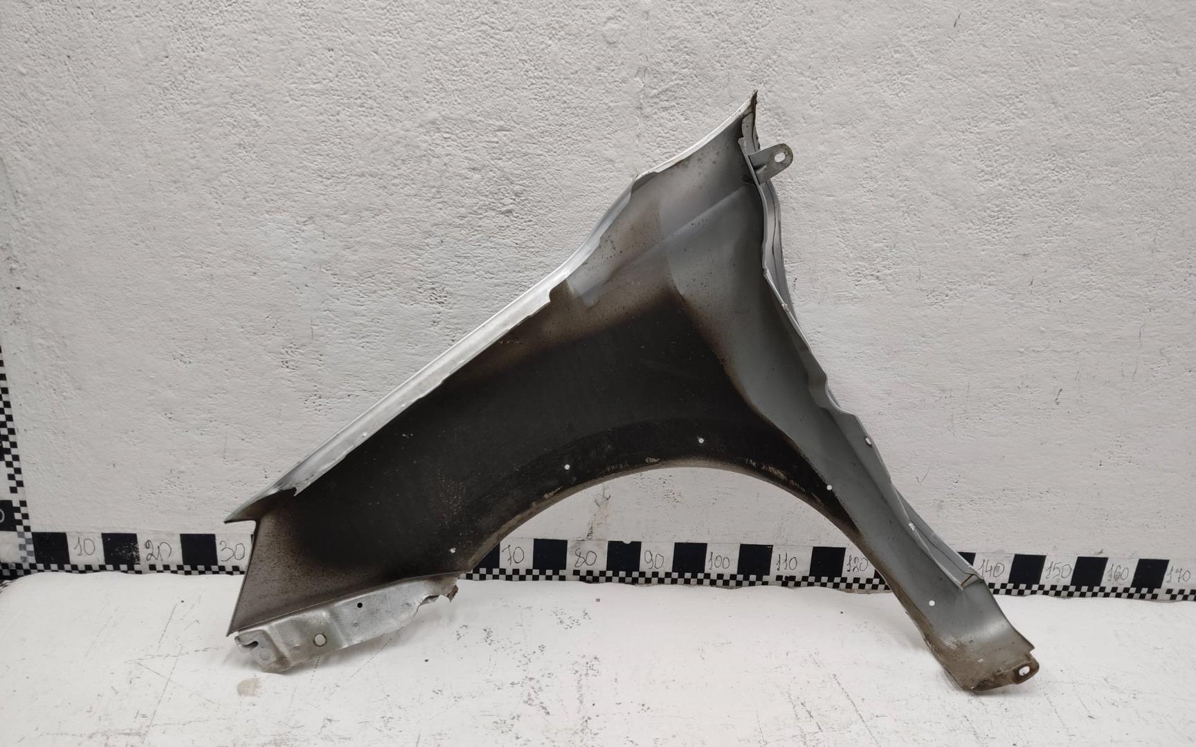 Крыло переднее правое