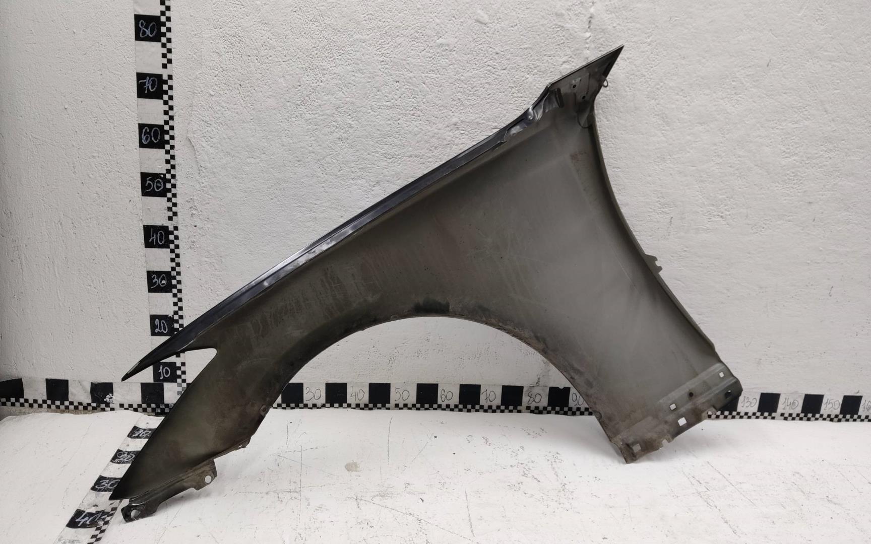 Крыло переднее правое