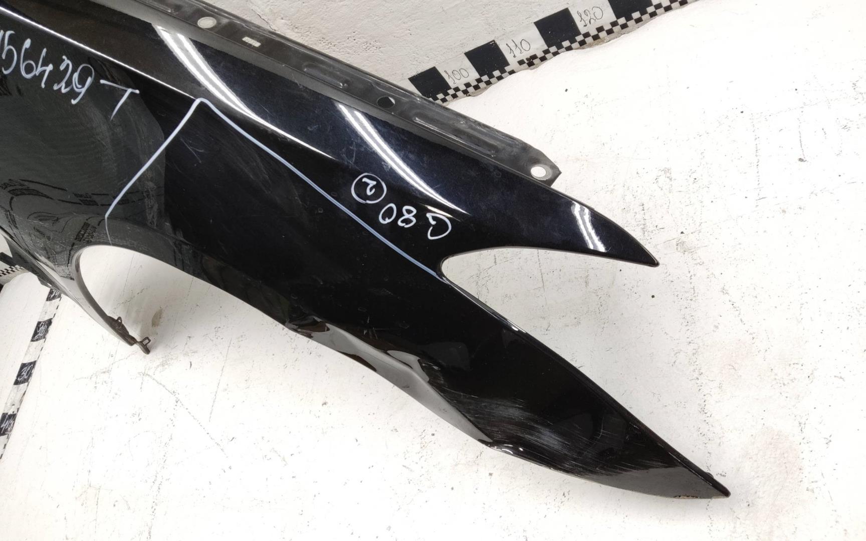 Крыло переднее правое