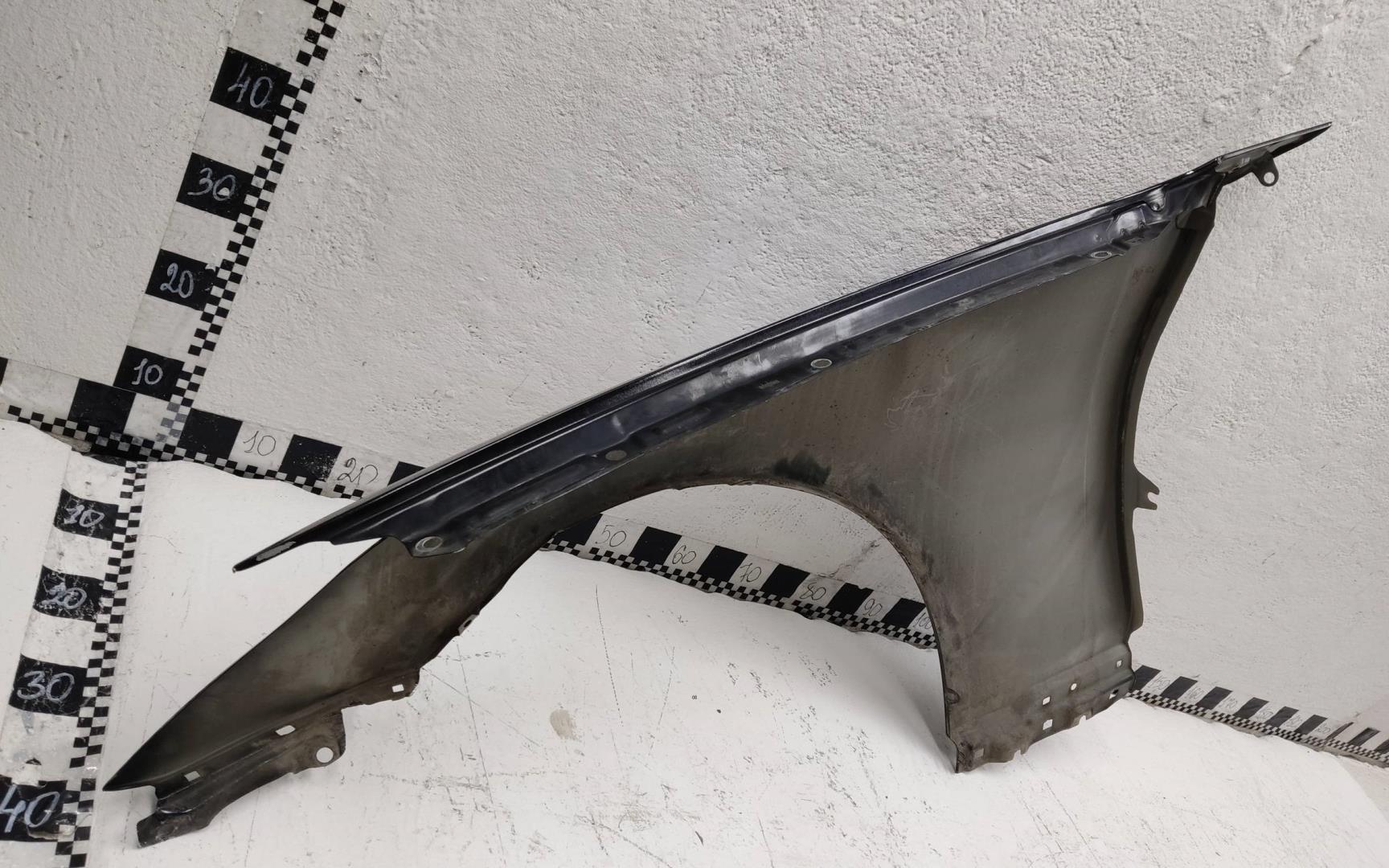 Крыло переднее правое