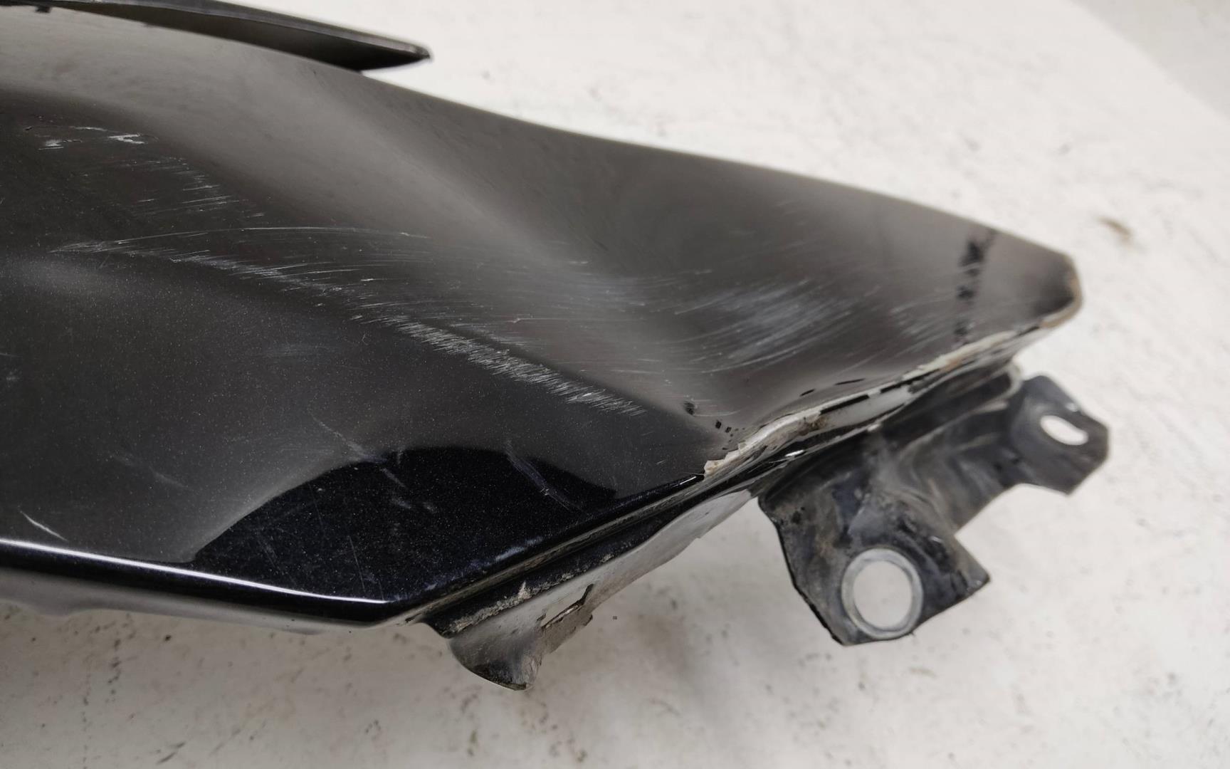 Крыло переднее правое