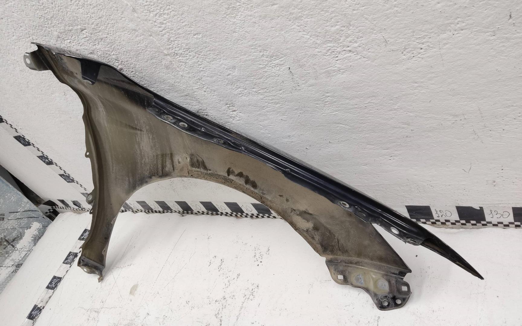 Крыло переднее левое