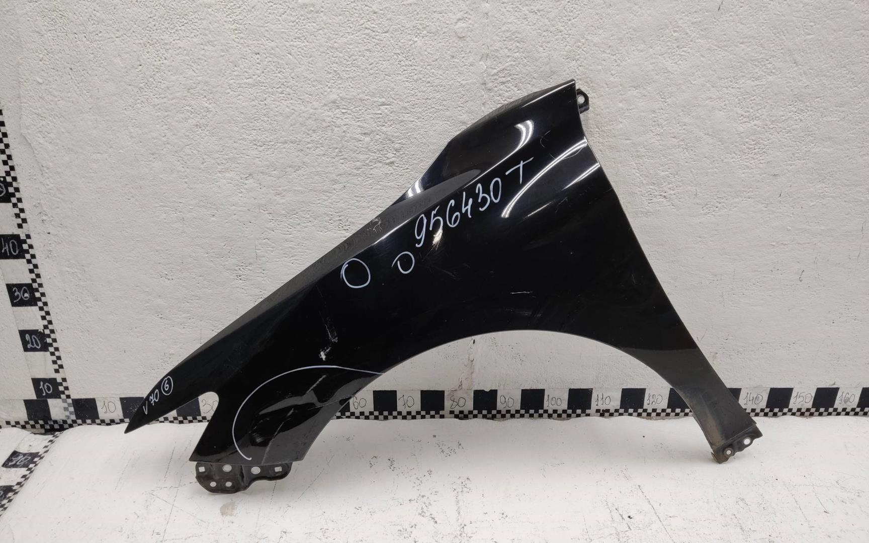 Крыло переднее левое