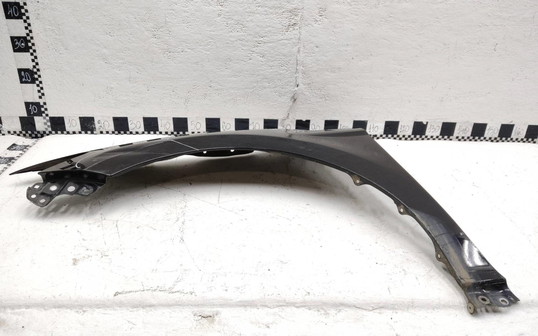 Крыло переднее левое