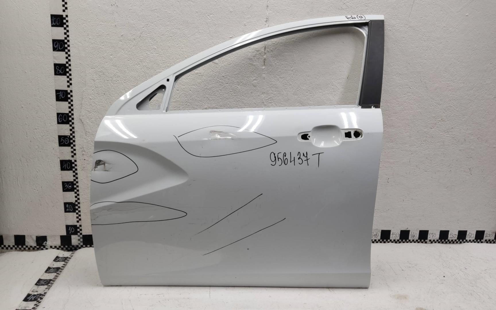 Дверь передняя левая