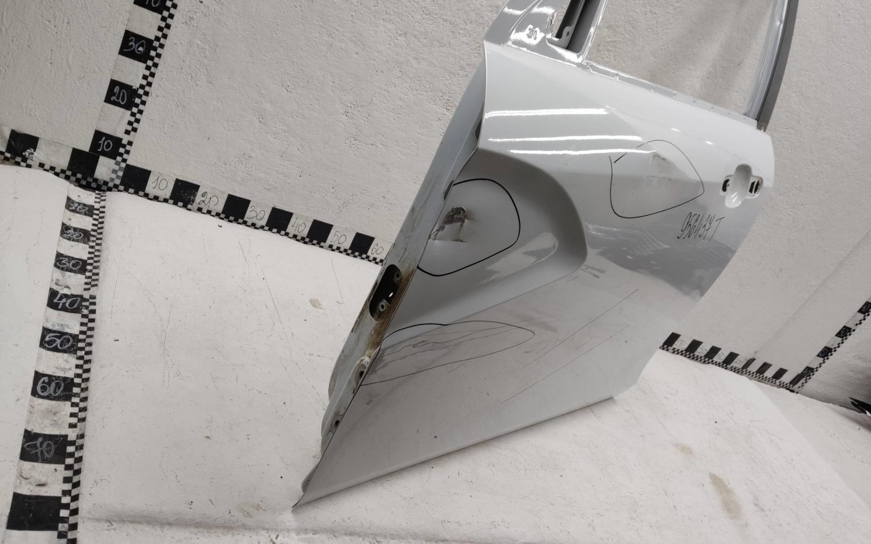 Дверь передняя левая