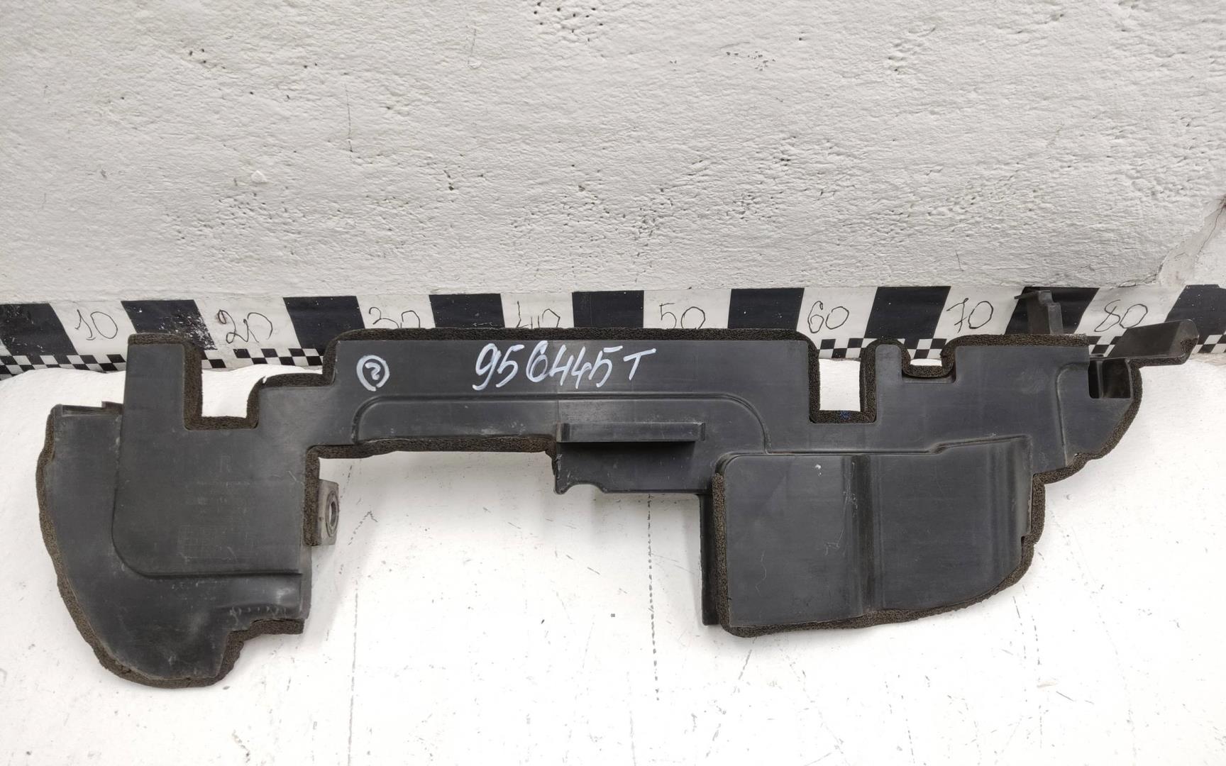 Воздуховод радиатора правый