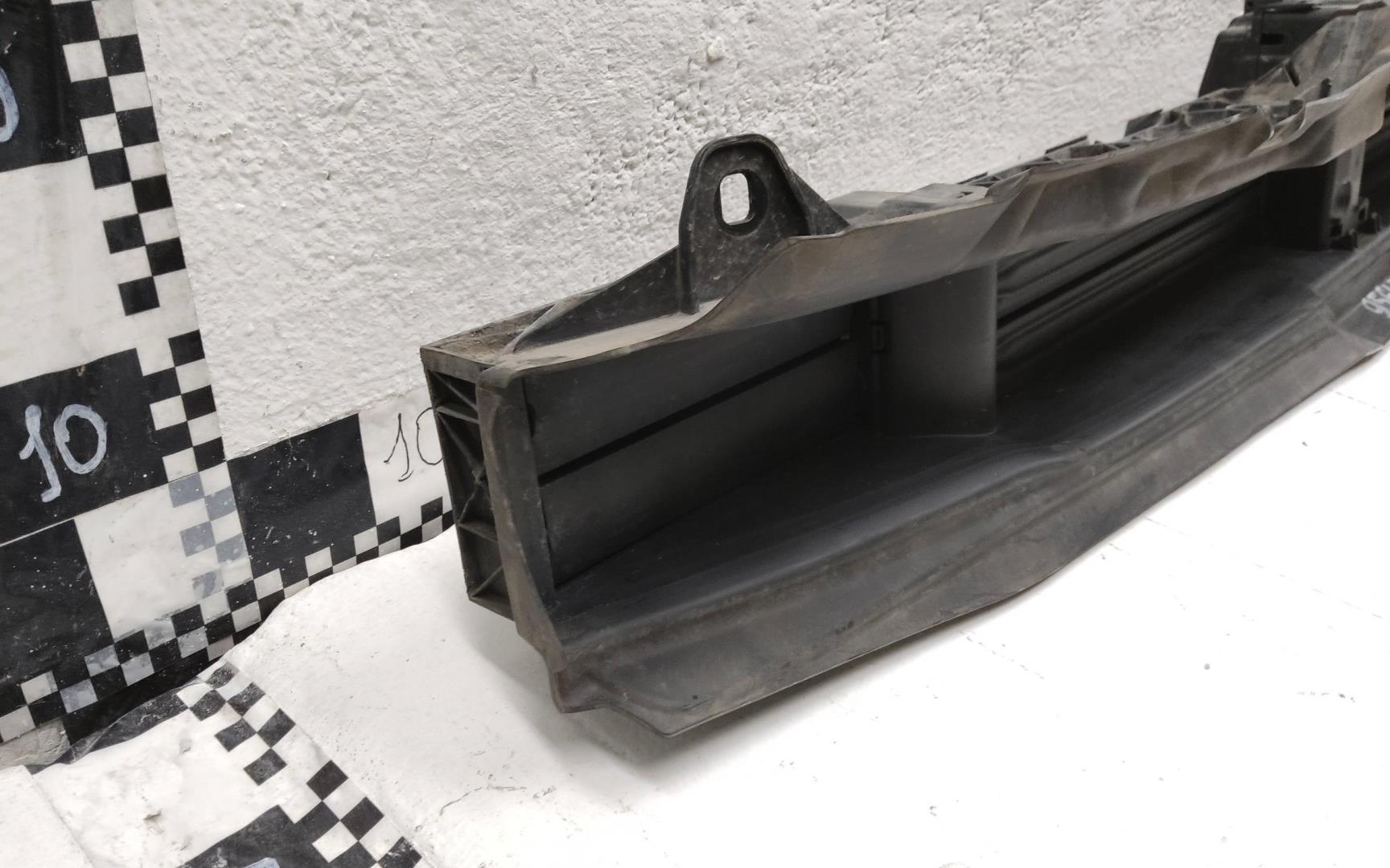 Воздуховод радиатора нижний