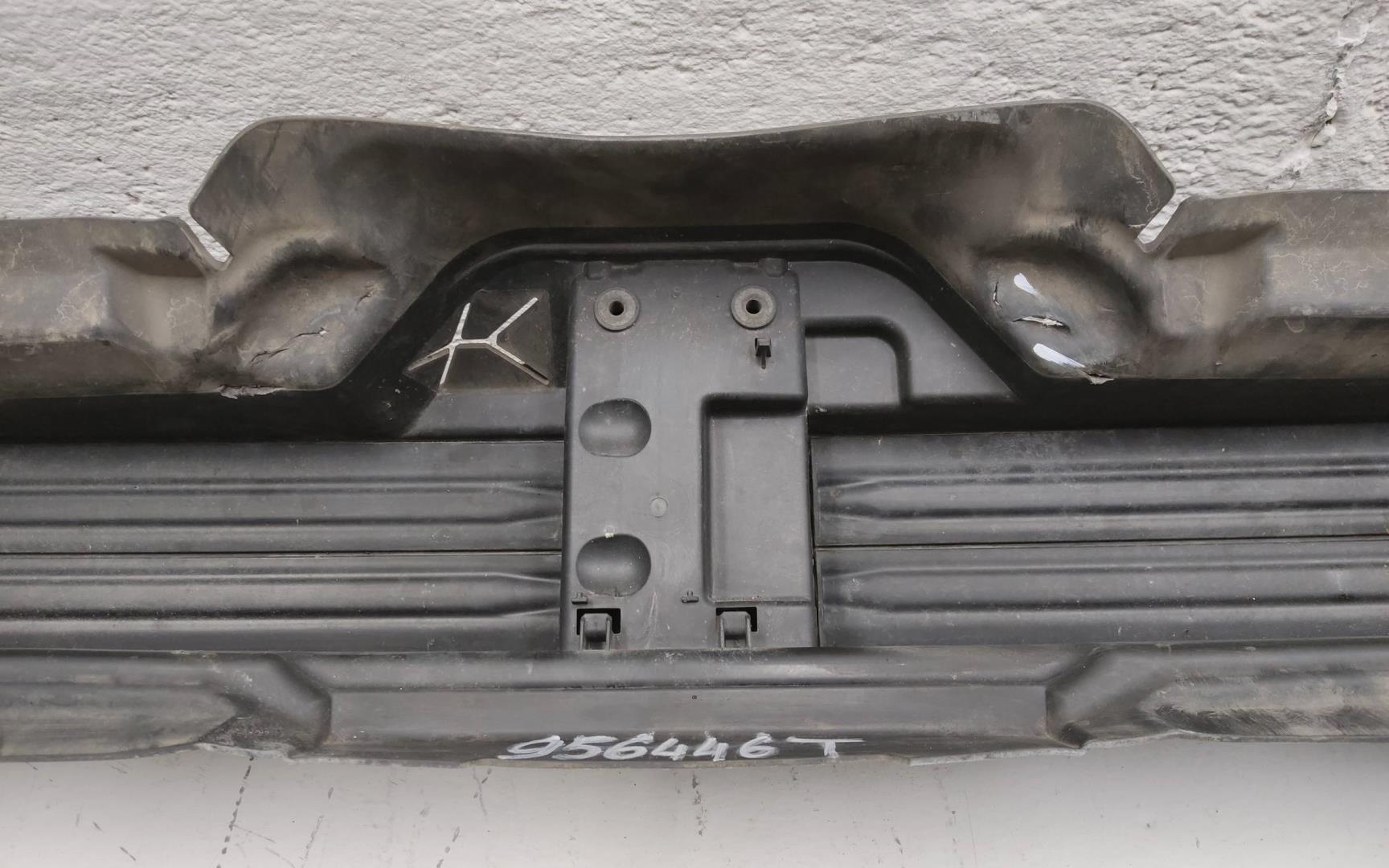 Воздуховод радиатора нижний