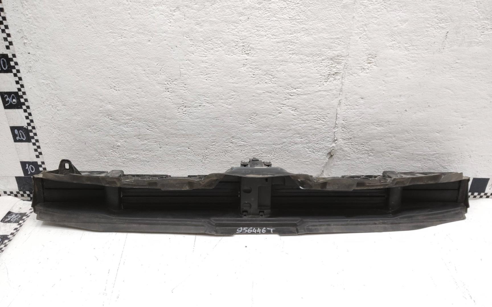 Воздуховод радиатора нижний