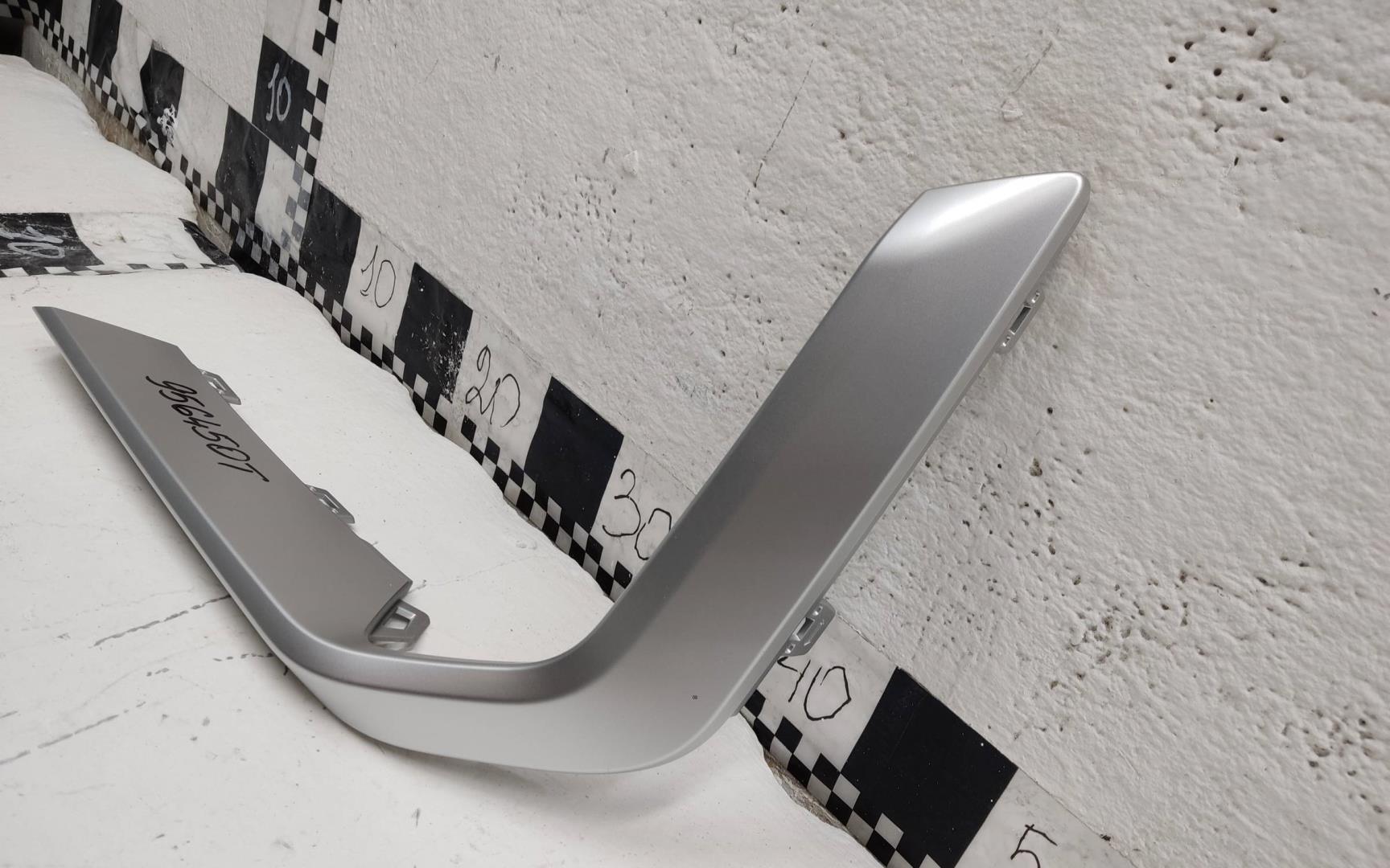 Накладка переднего бампера левая