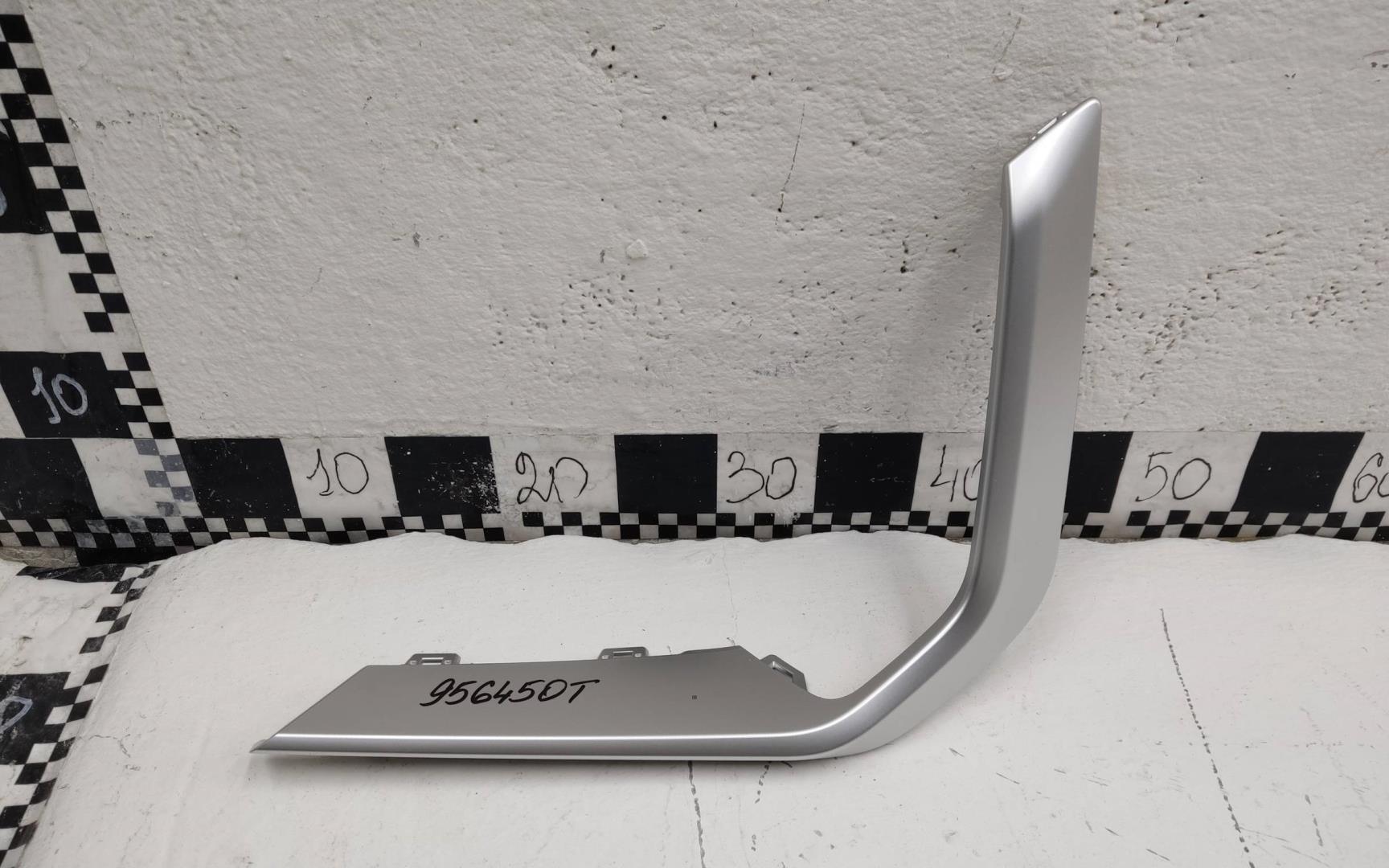 Накладка переднего бампера левая