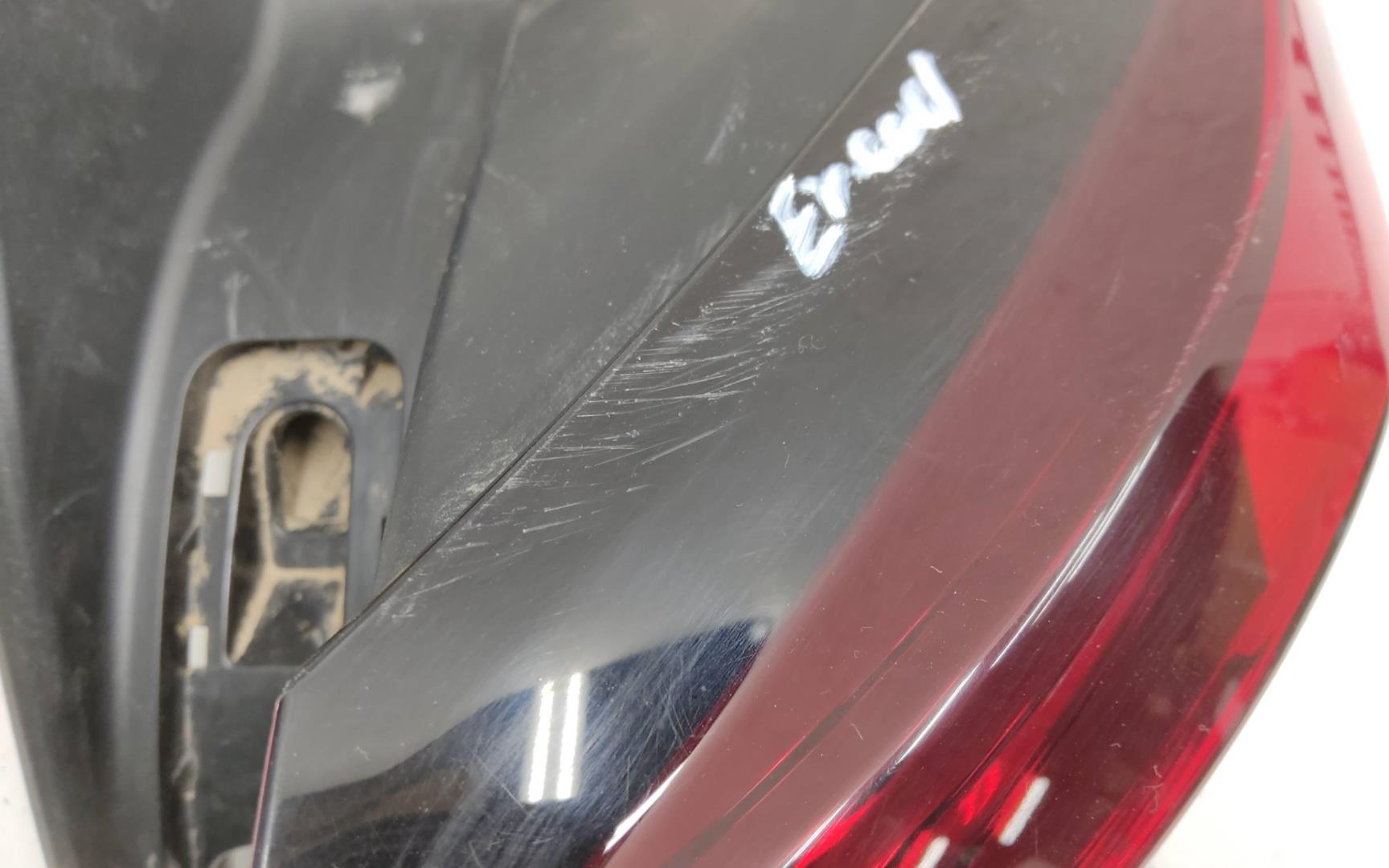 Фонарь задний наружный правый