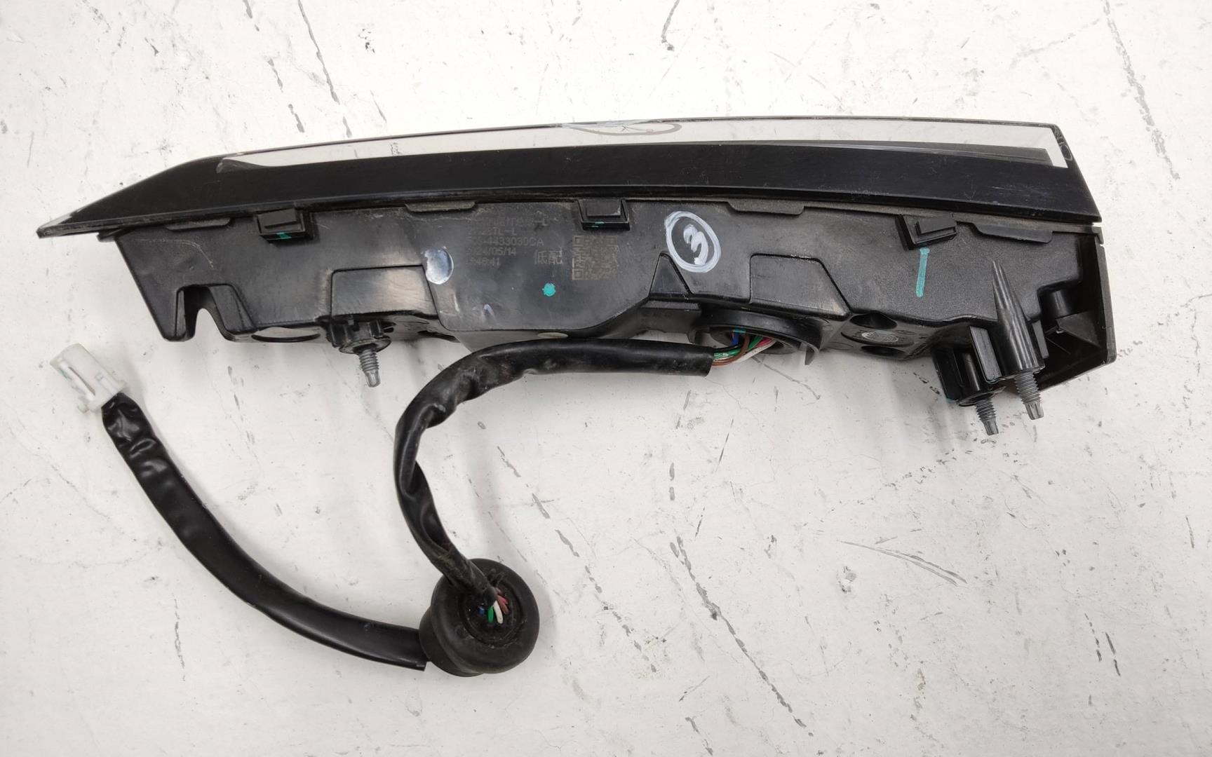 Фонарь задний внутренний левый