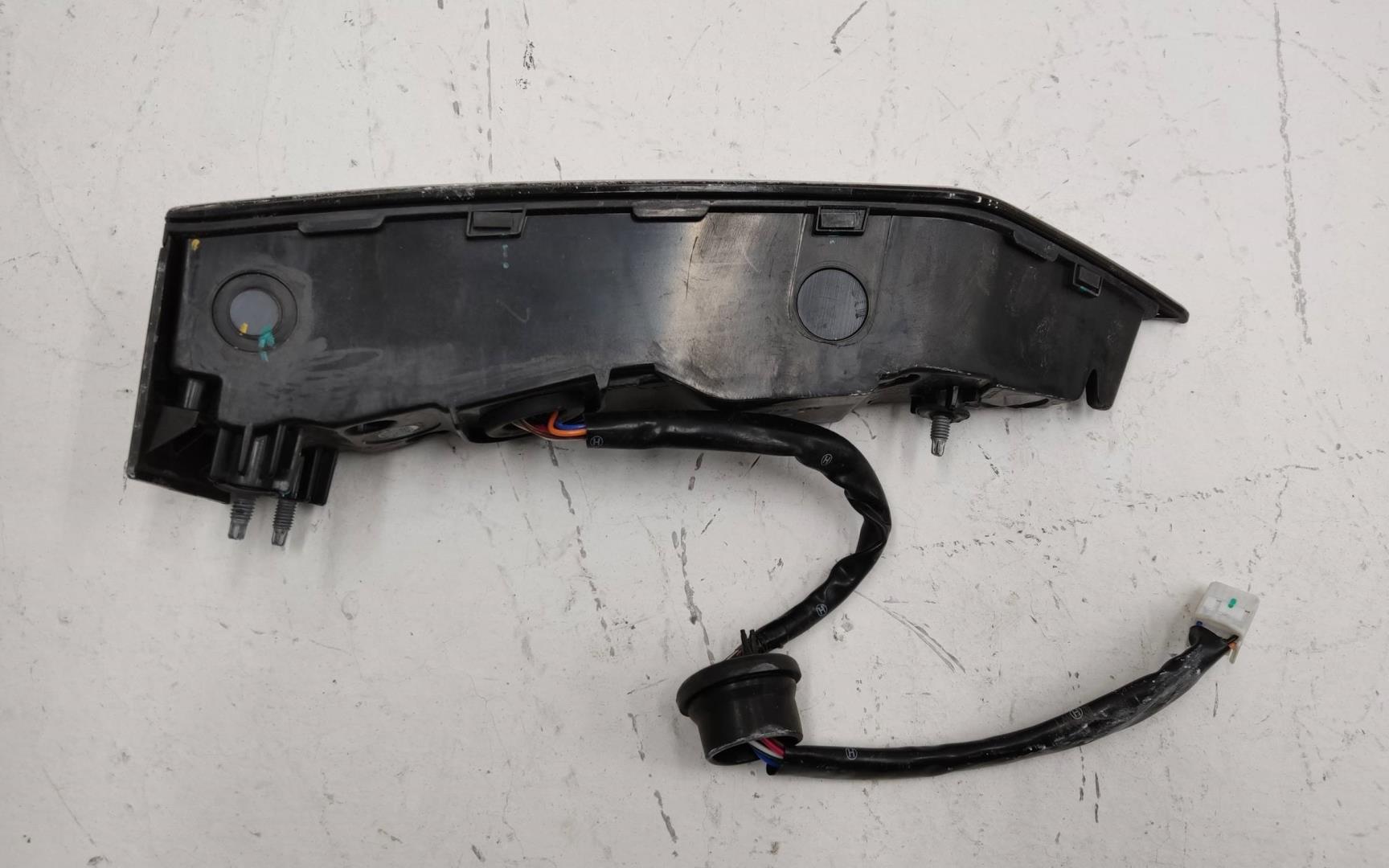 Фонарь задний внутренний левый