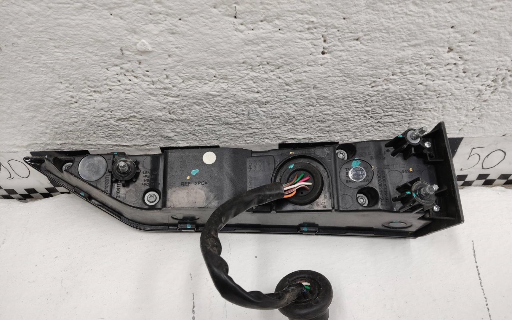 Фонарь задний внутренний левый