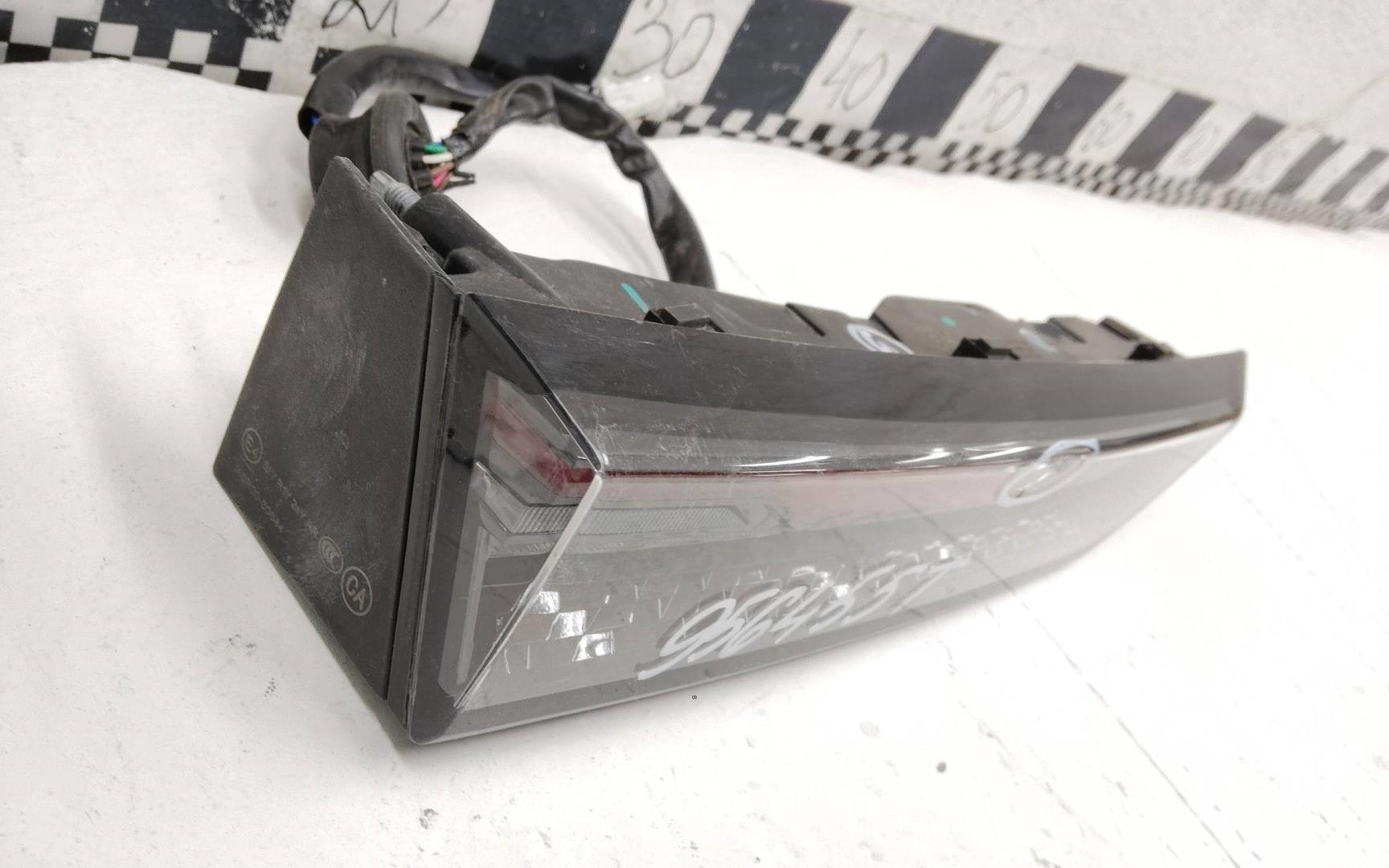 Фонарь задний внутренний левый