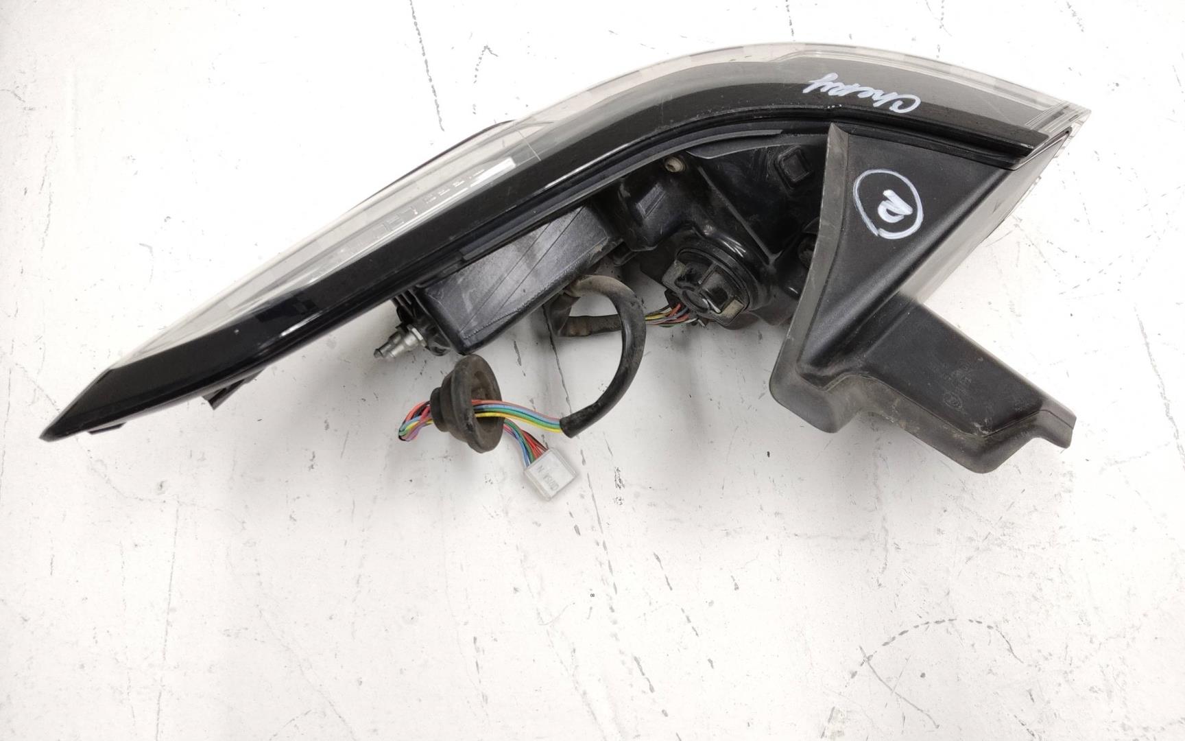 Фонарь задний наружный правый