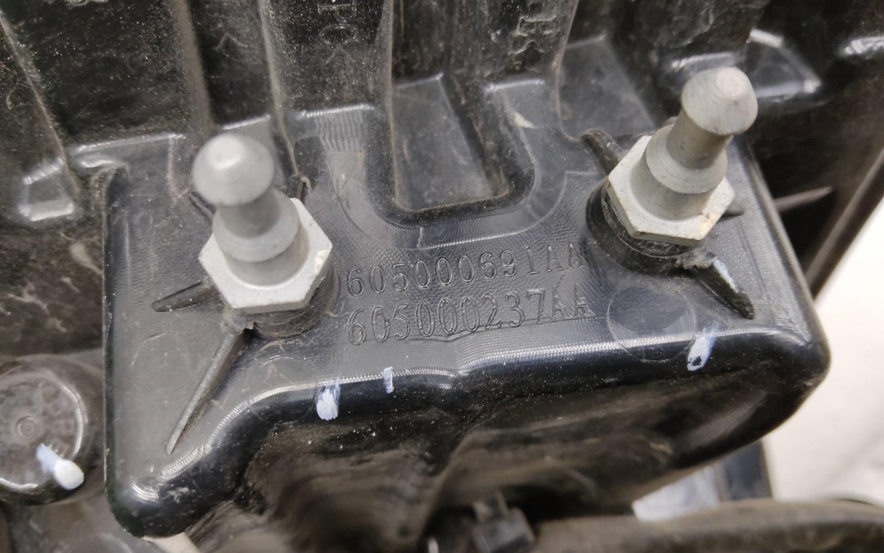 Фонарь задний наружный правый