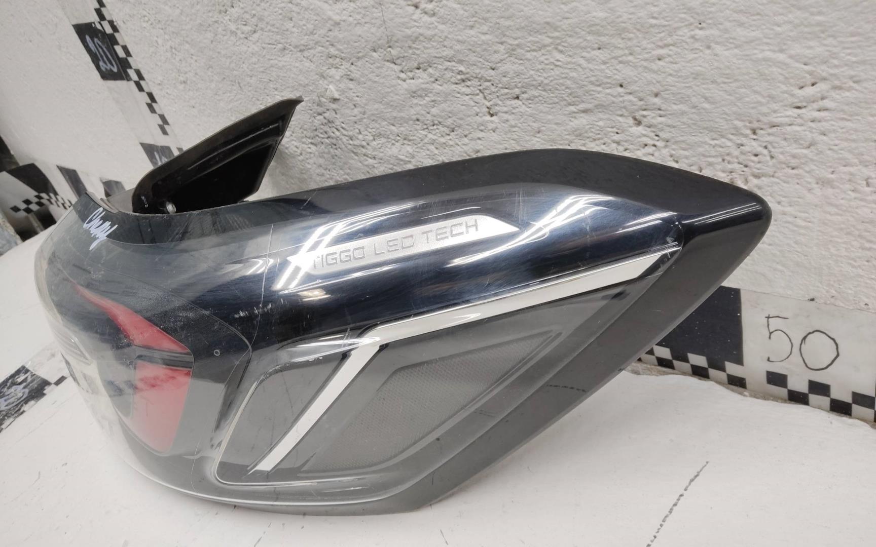 Фонарь задний наружный правый