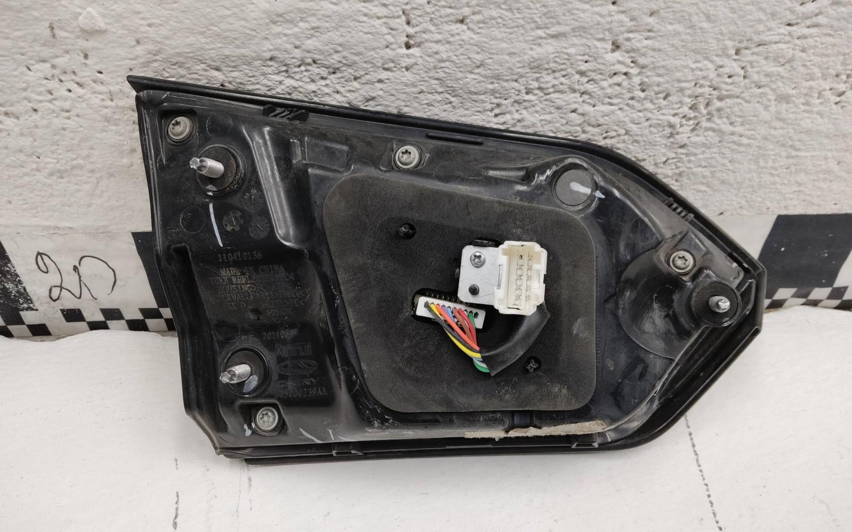 Фонарь задний внутренний правый