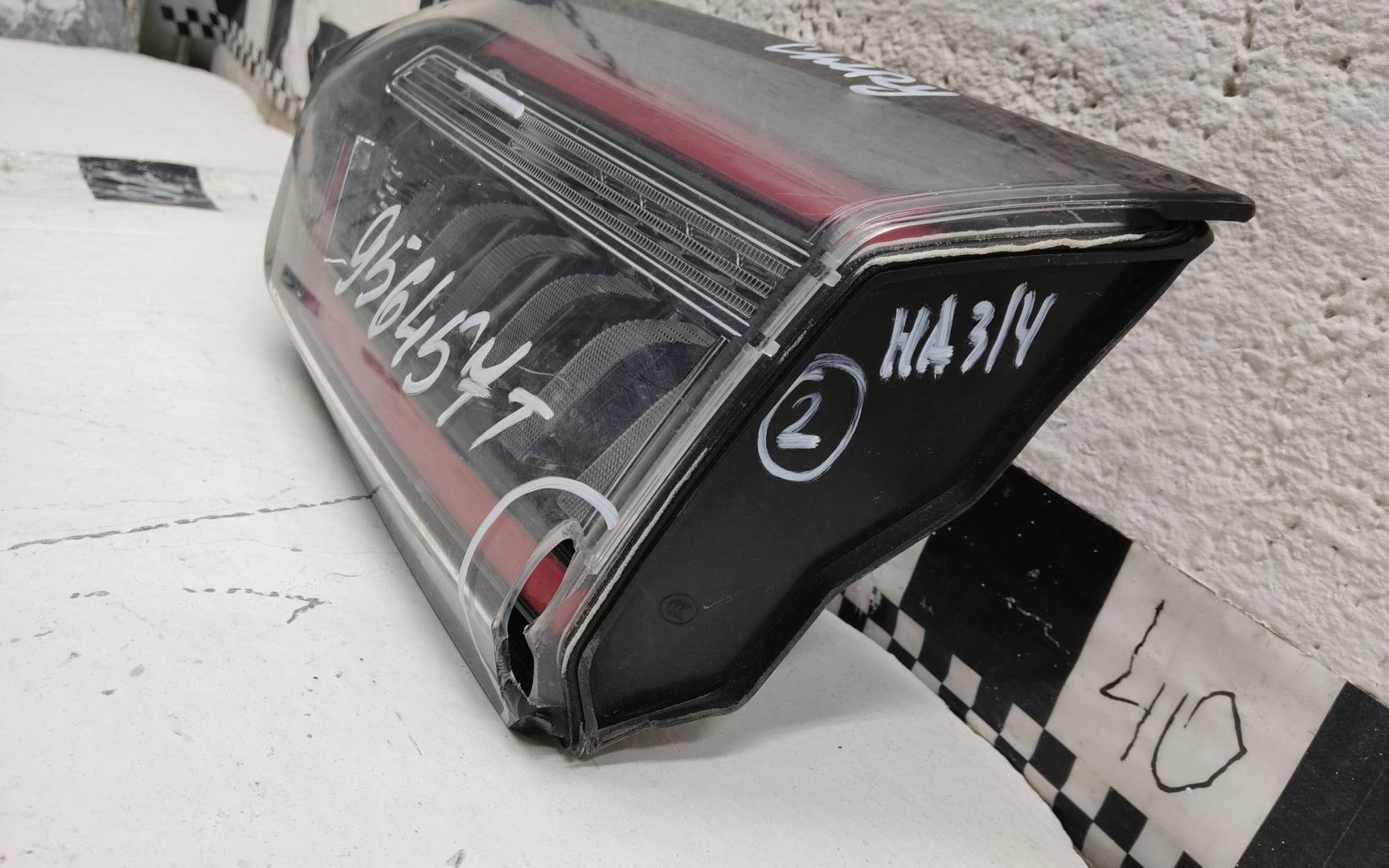 Фонарь задний внутренний правый