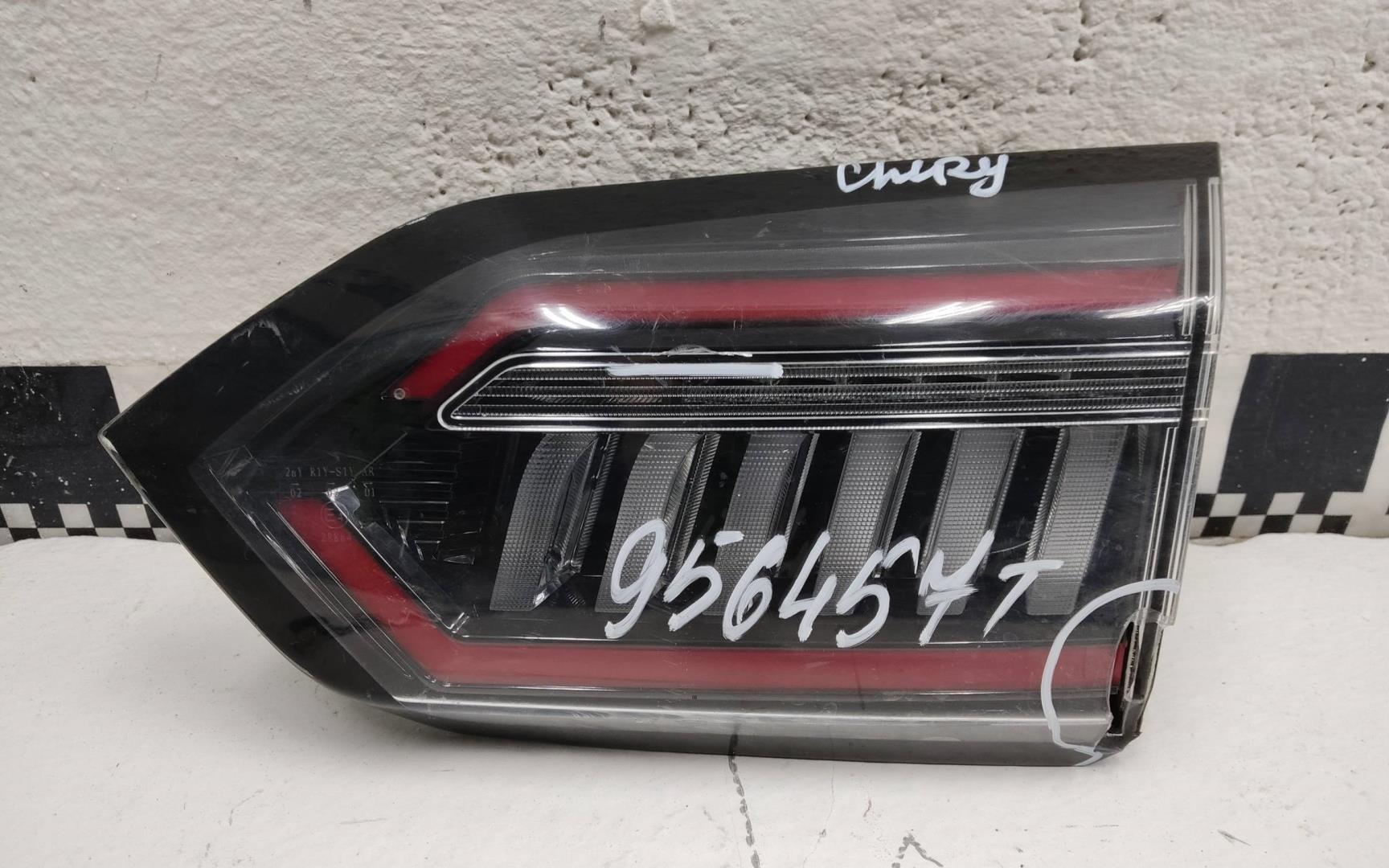 Фонарь задний внутренний правый