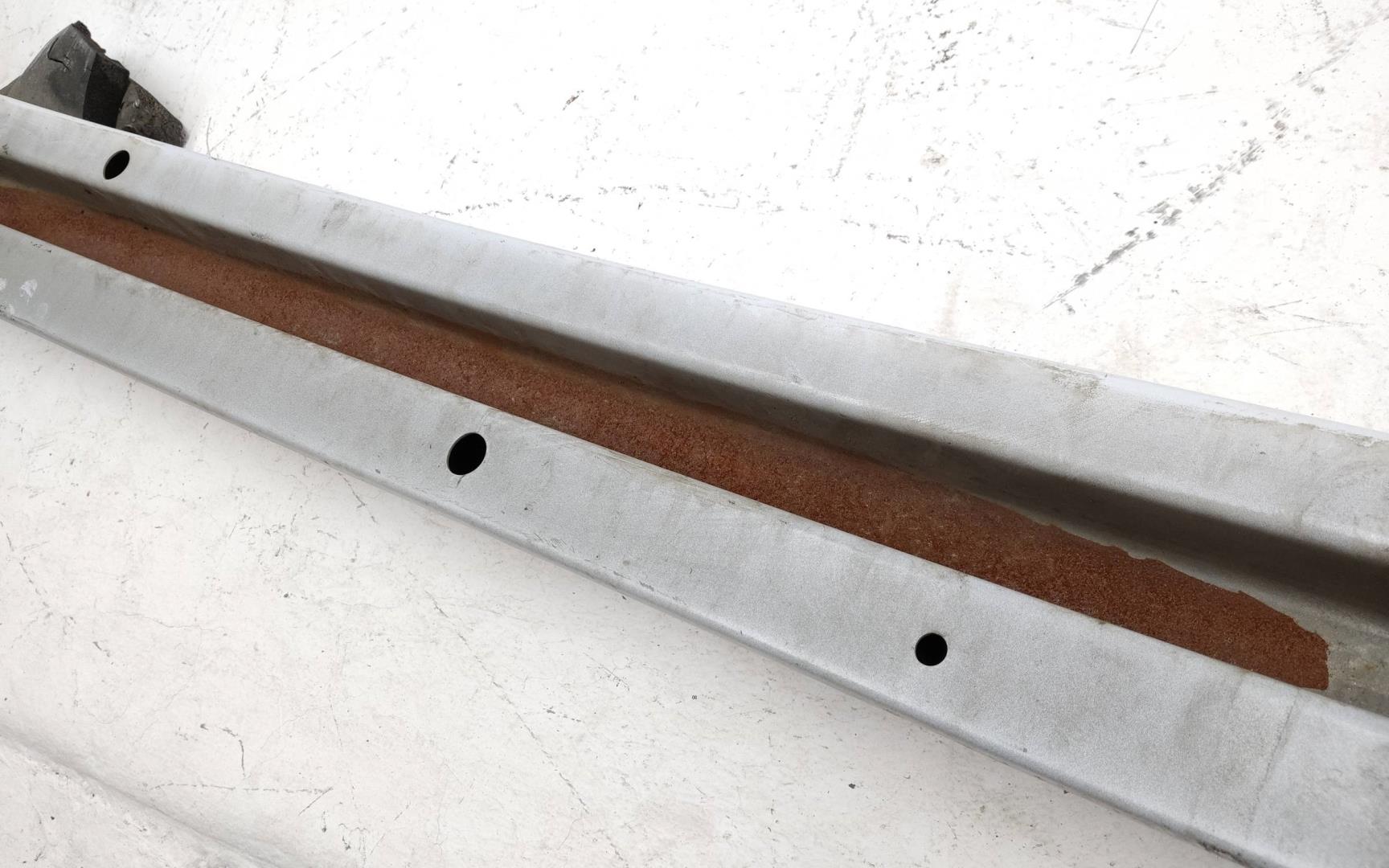 Усилитель переднего бампера