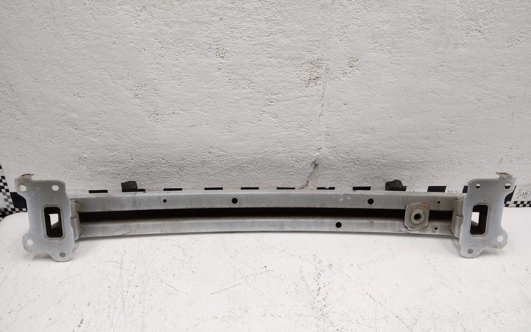 Усилитель переднего бампера