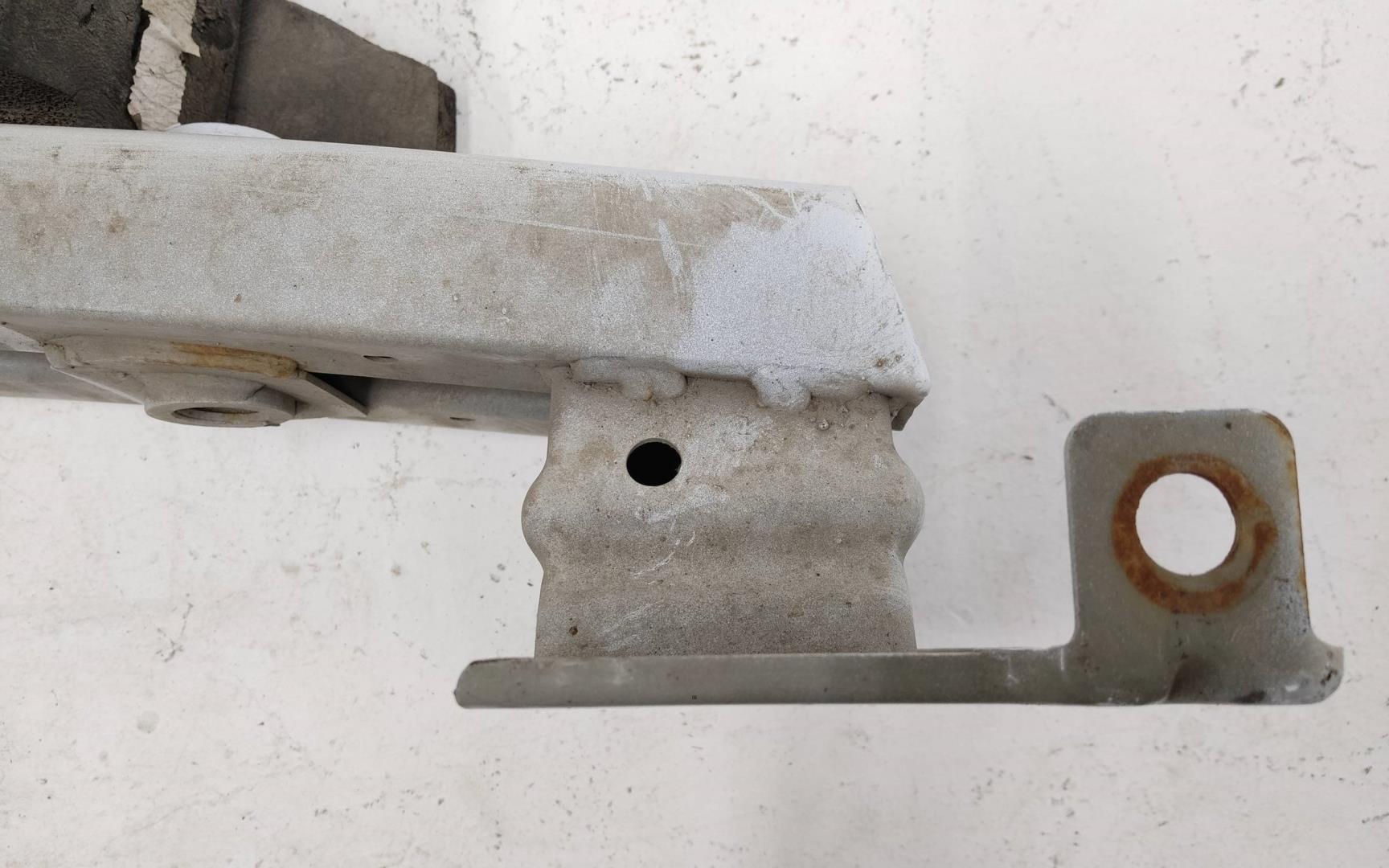 Усилитель переднего бампера