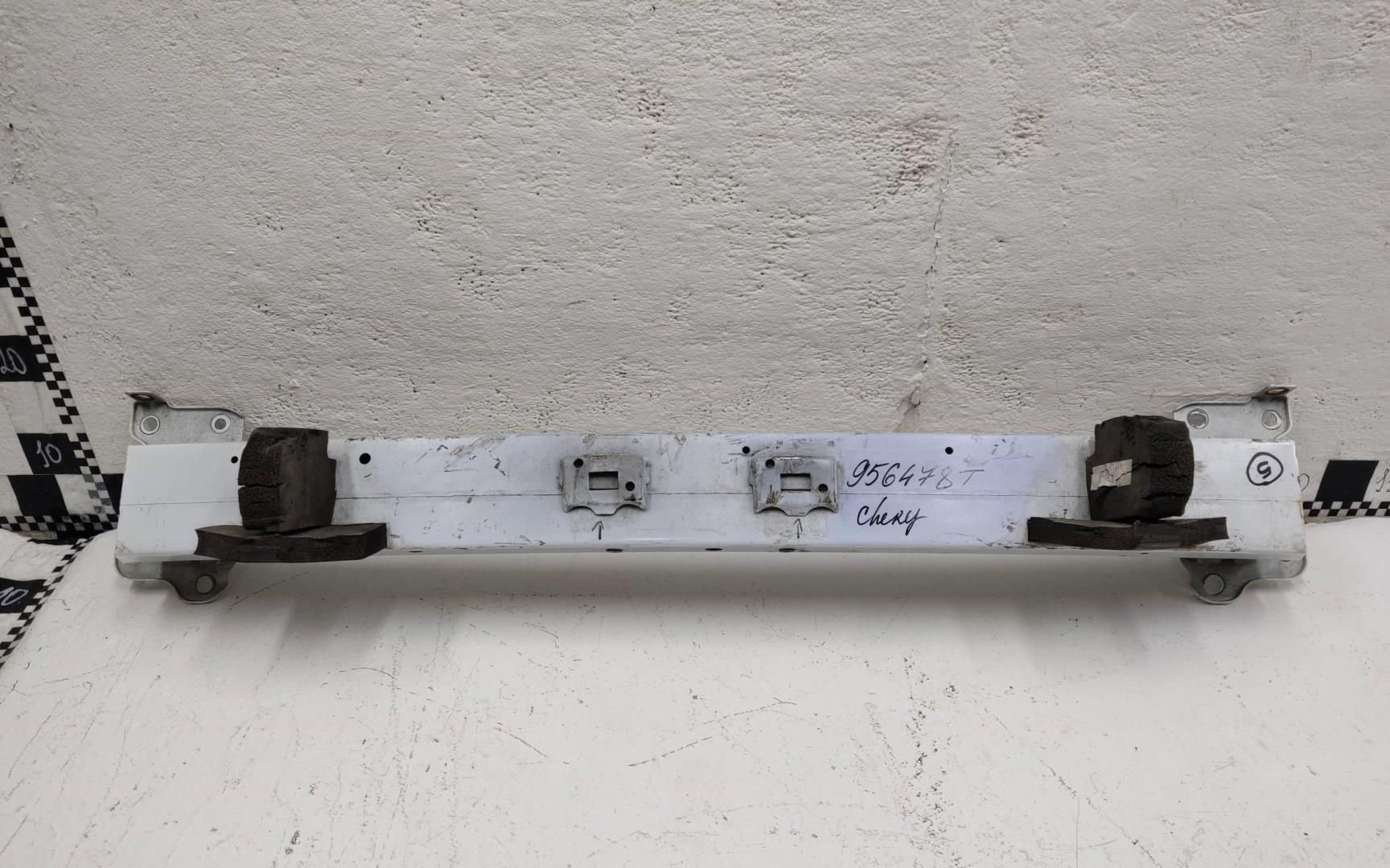 Усилитель переднего бампера