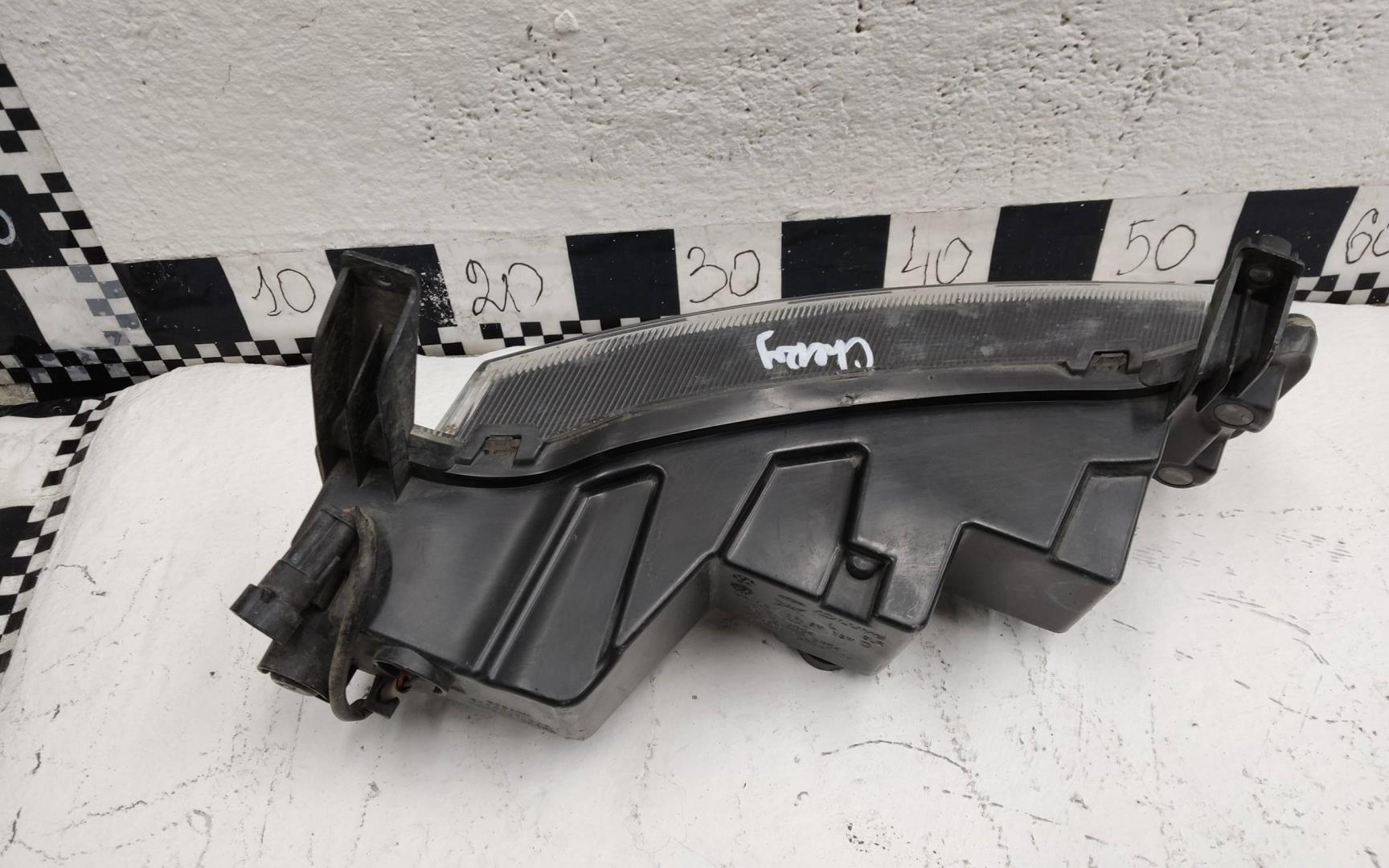 Фара противотуманная левая