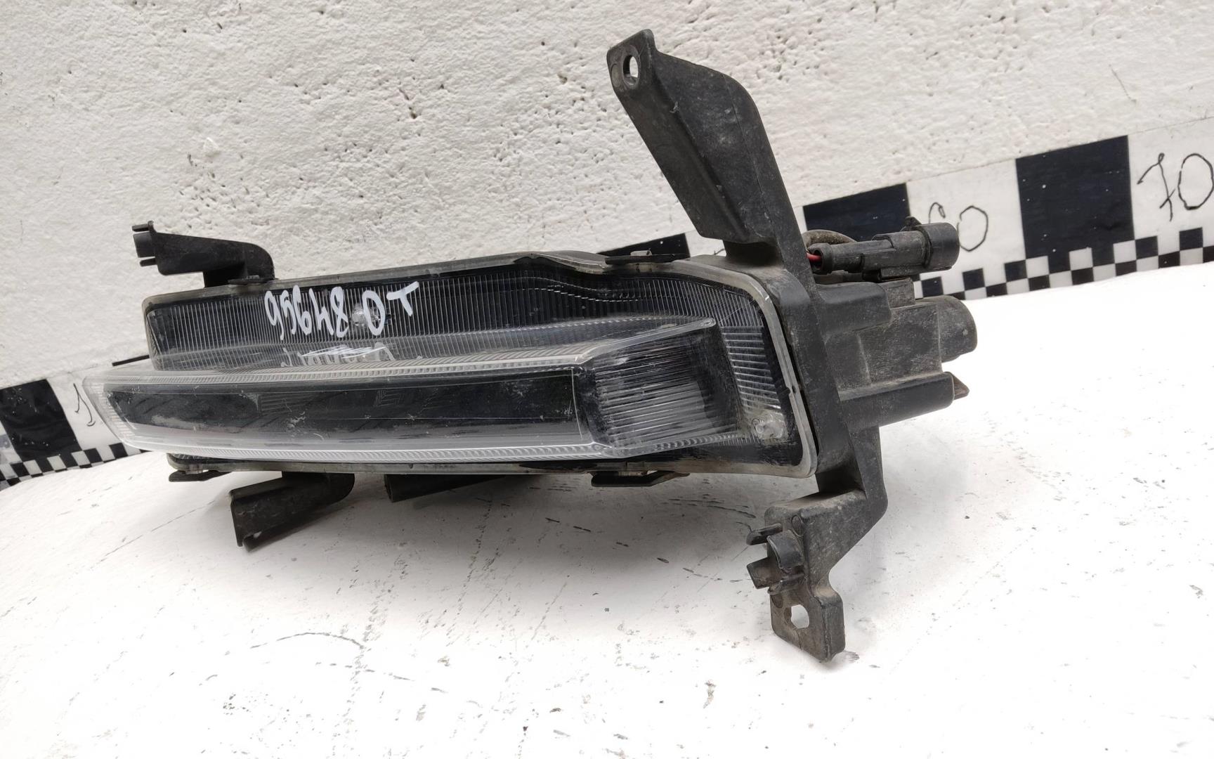 Фара противотуманная левая