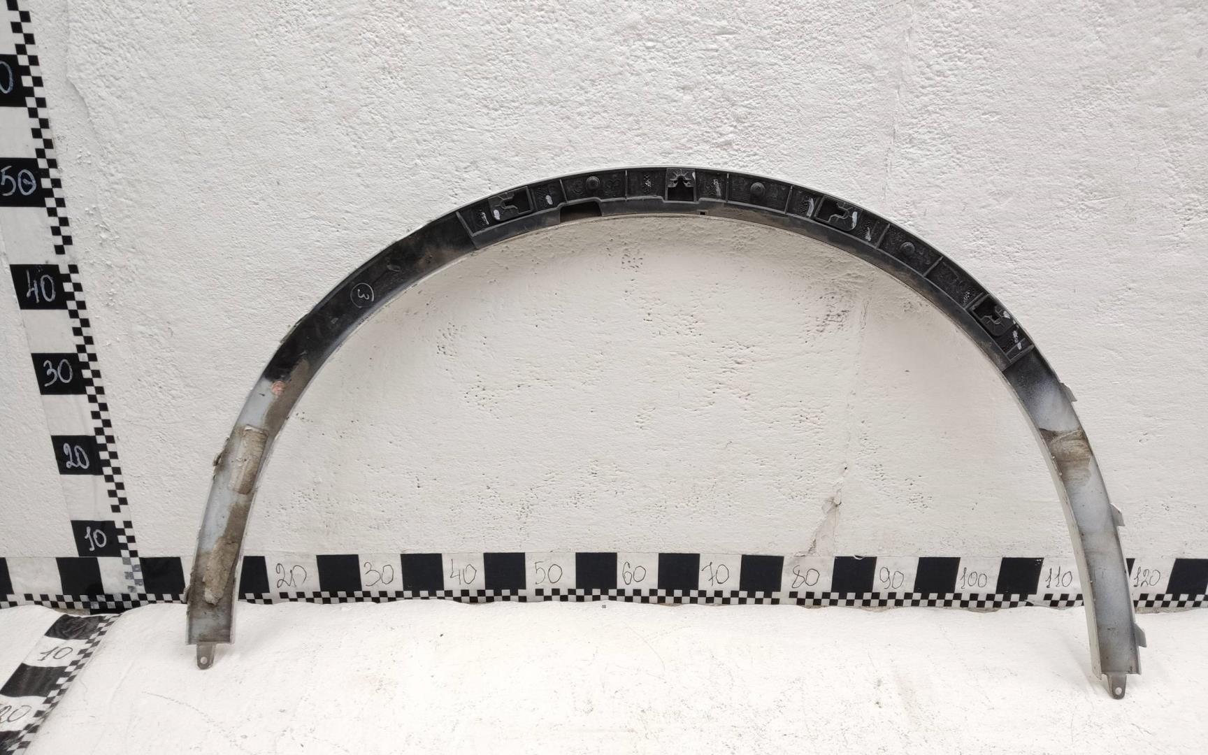 Накладка переднего крыла правого