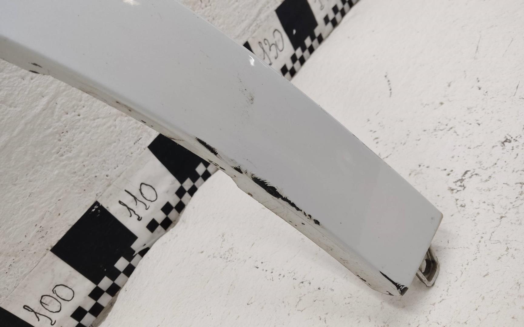 Накладка переднего крыла правого