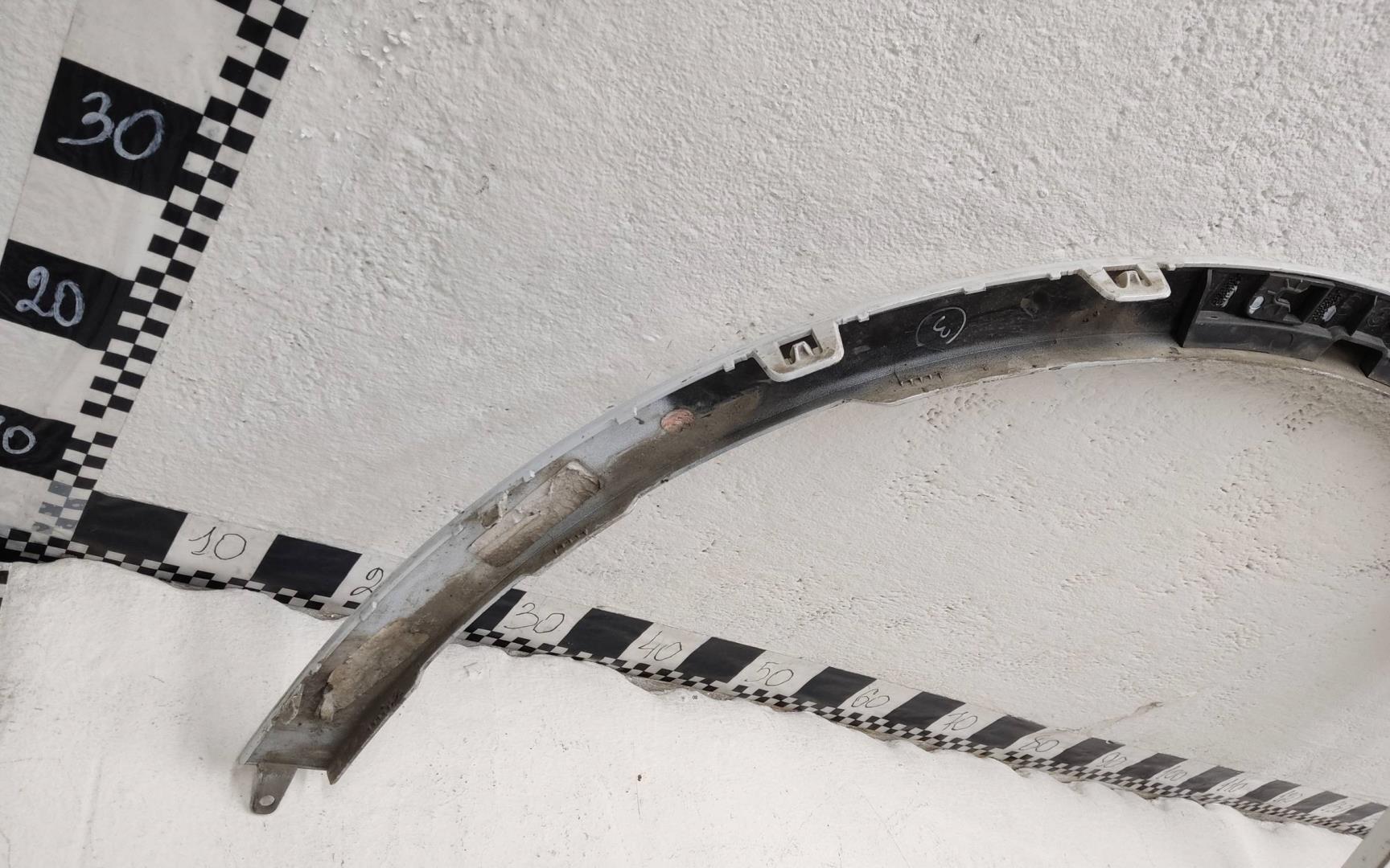 Накладка переднего крыла правого