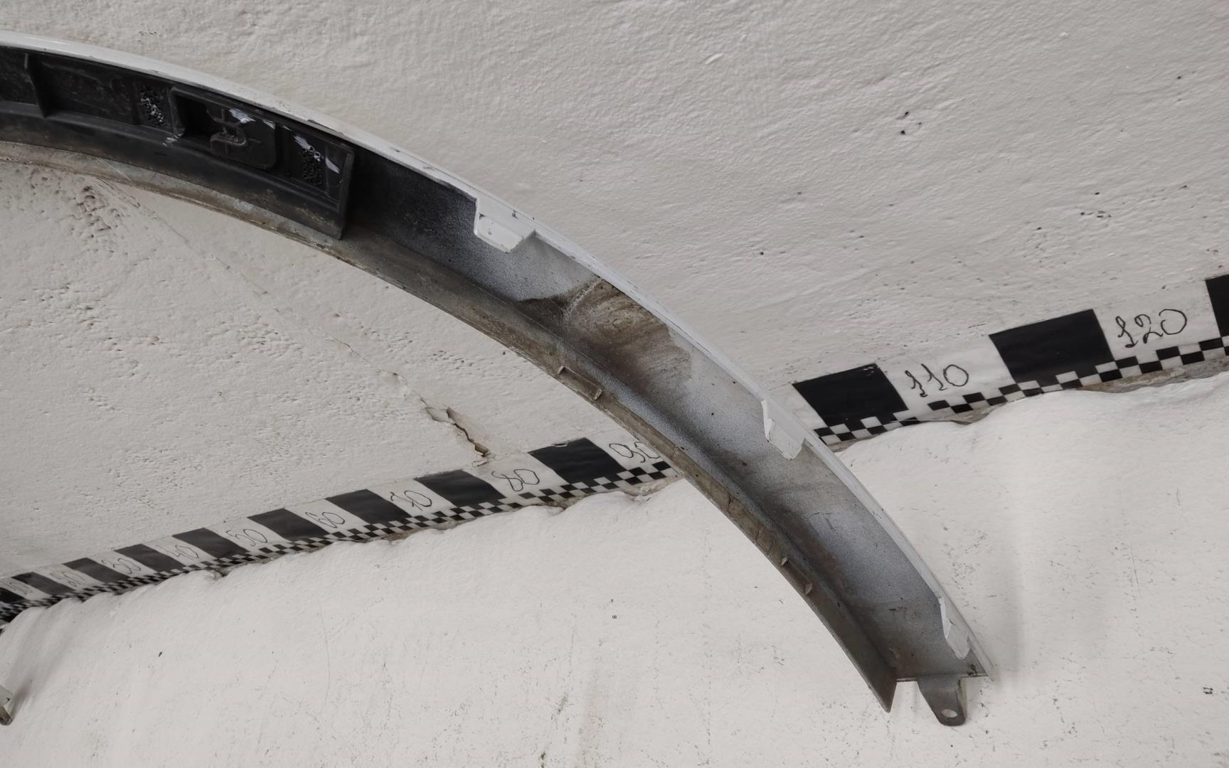 Накладка переднего крыла правого