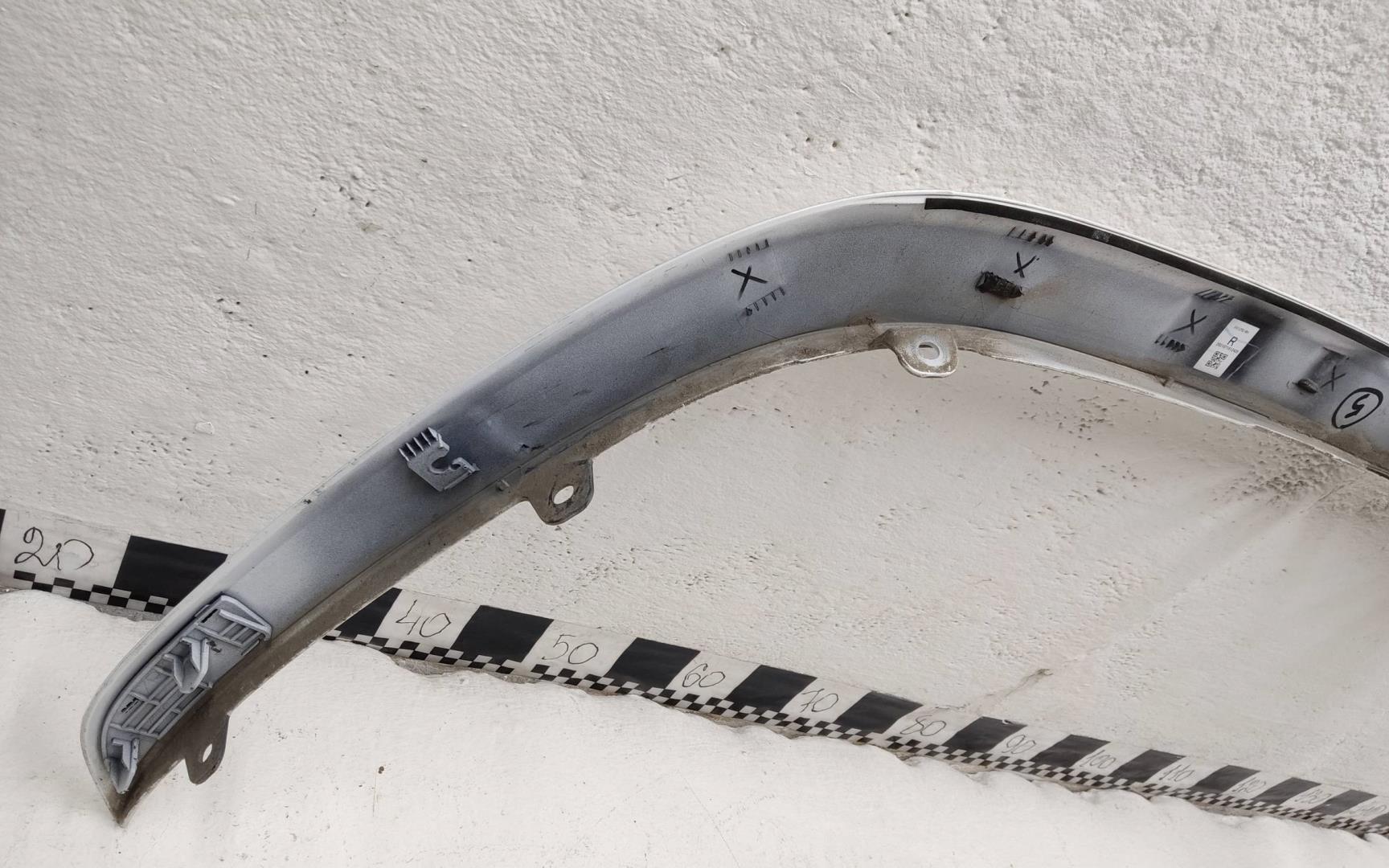 Накладка переднего крыла правого