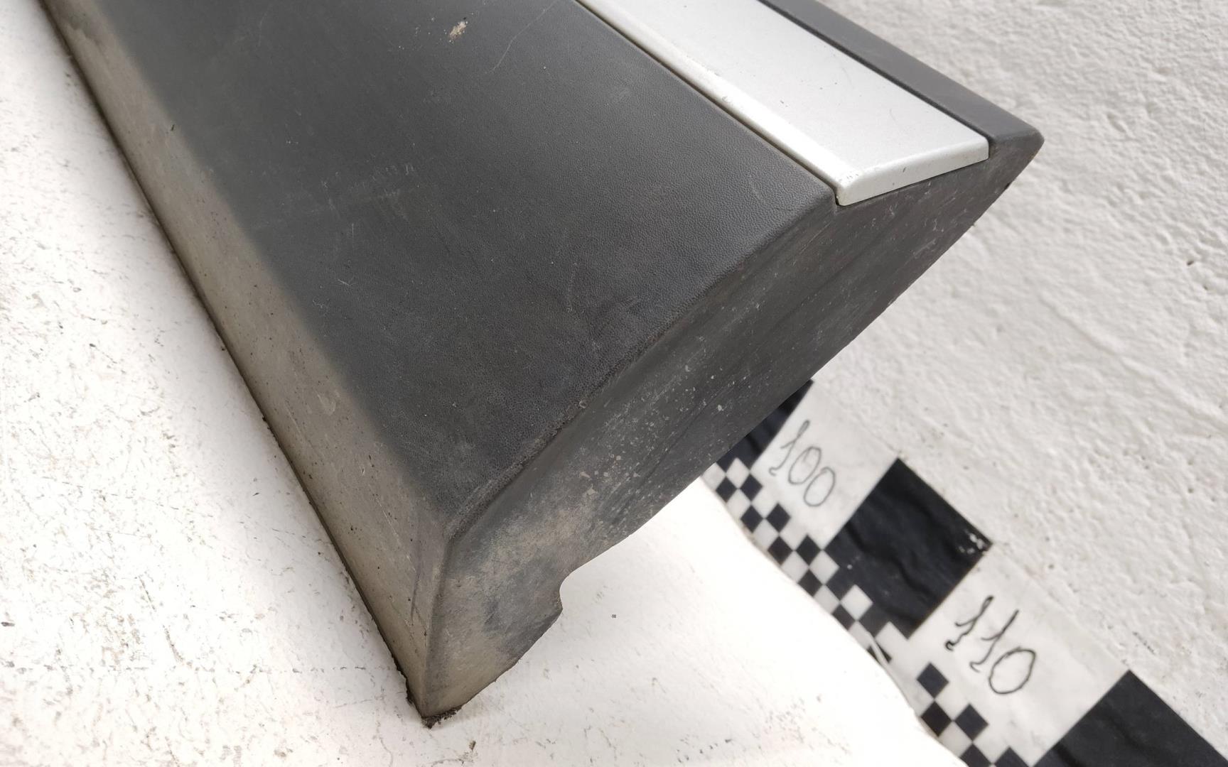 Накладка двери задней правой