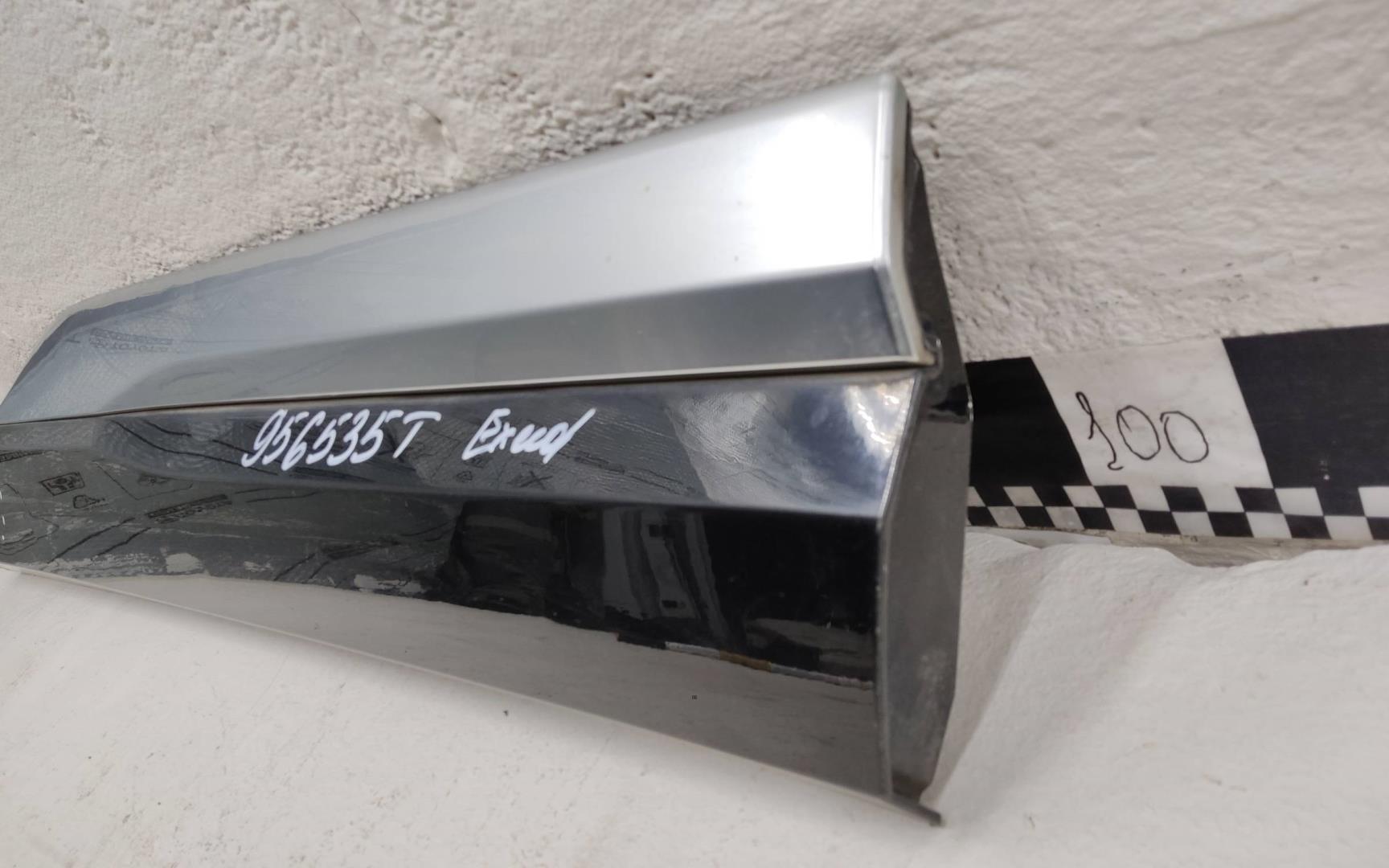 Накладка двери задней правой