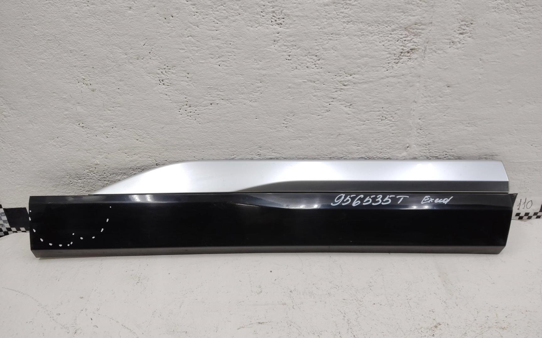 Накладка двери задней правой