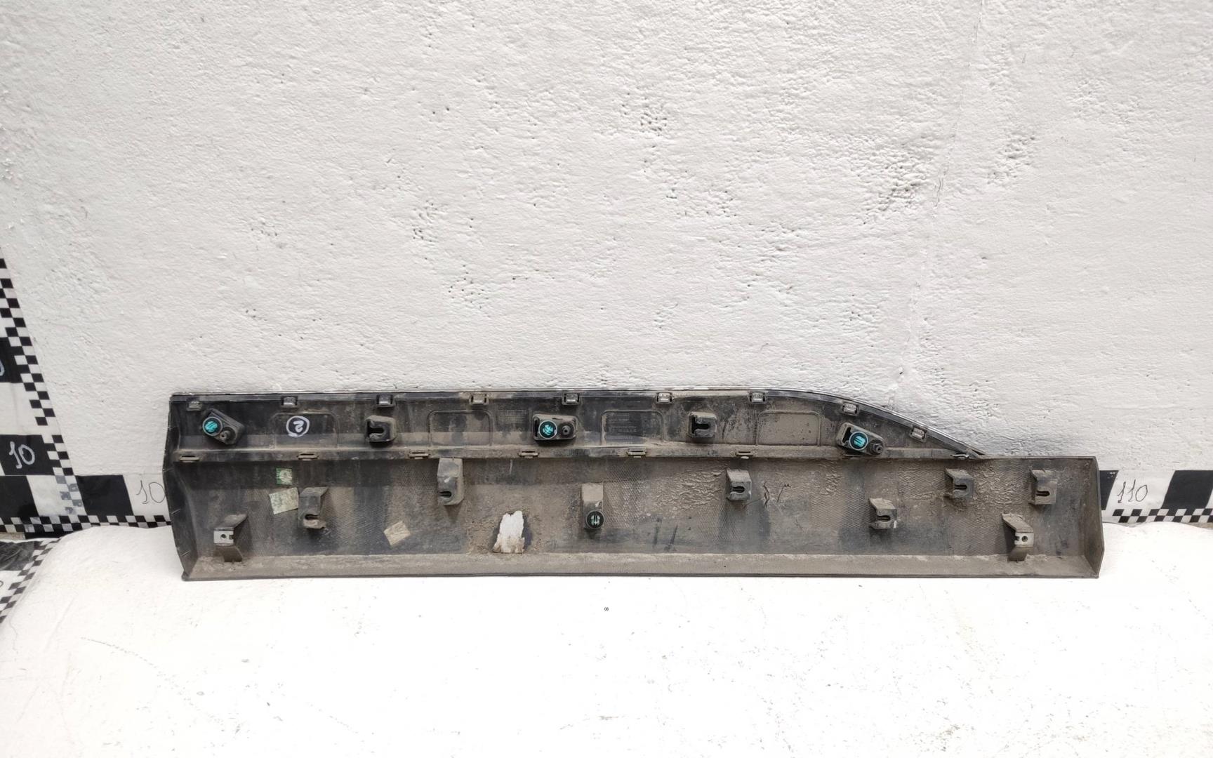 Накладка двери задней правой