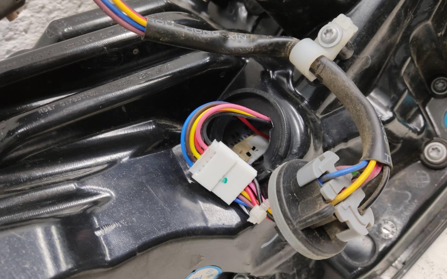 Фонарь задний наружный правый