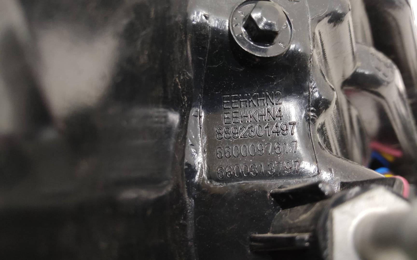 Фонарь задний наружный правый