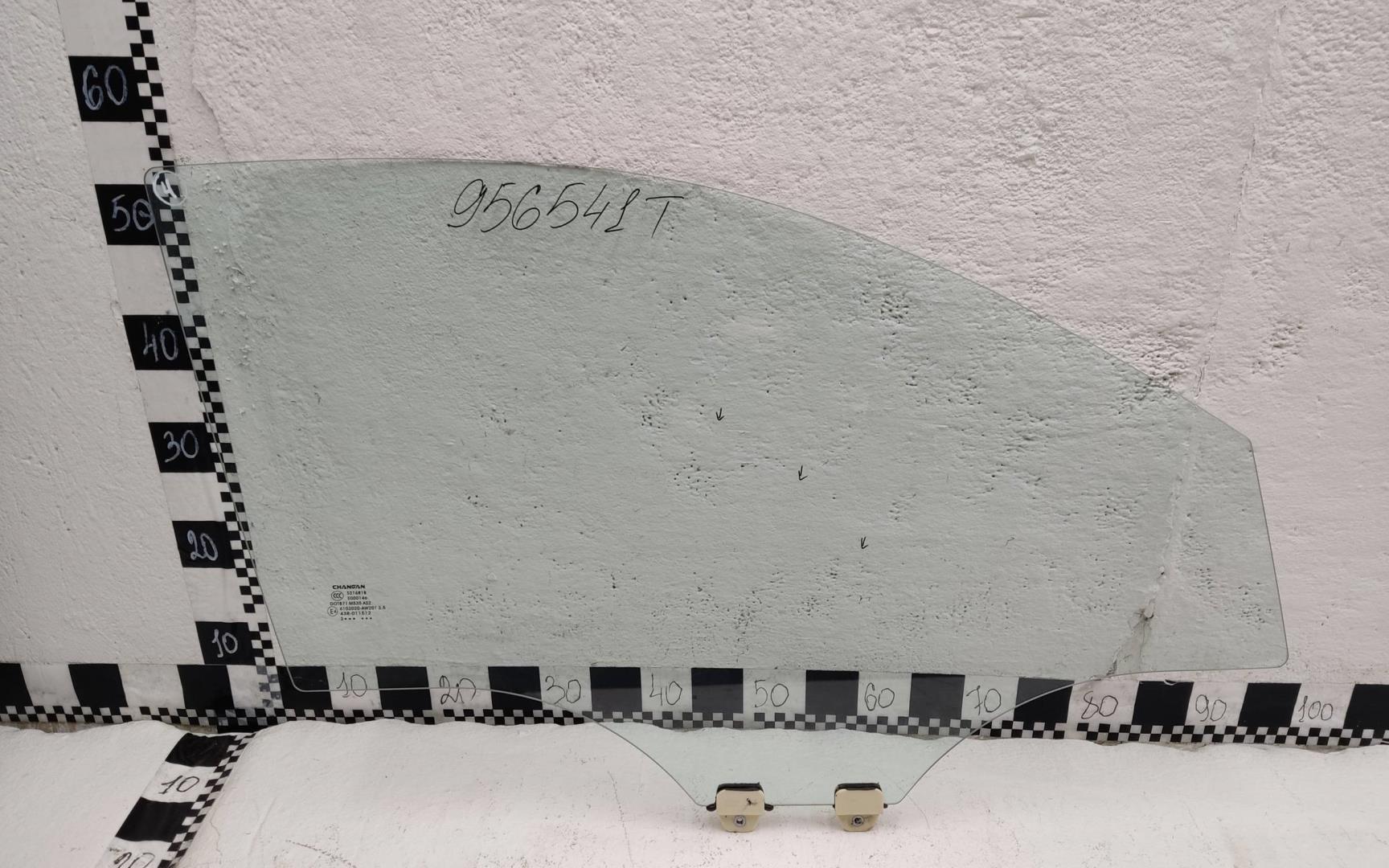 Стекло двери передней правой