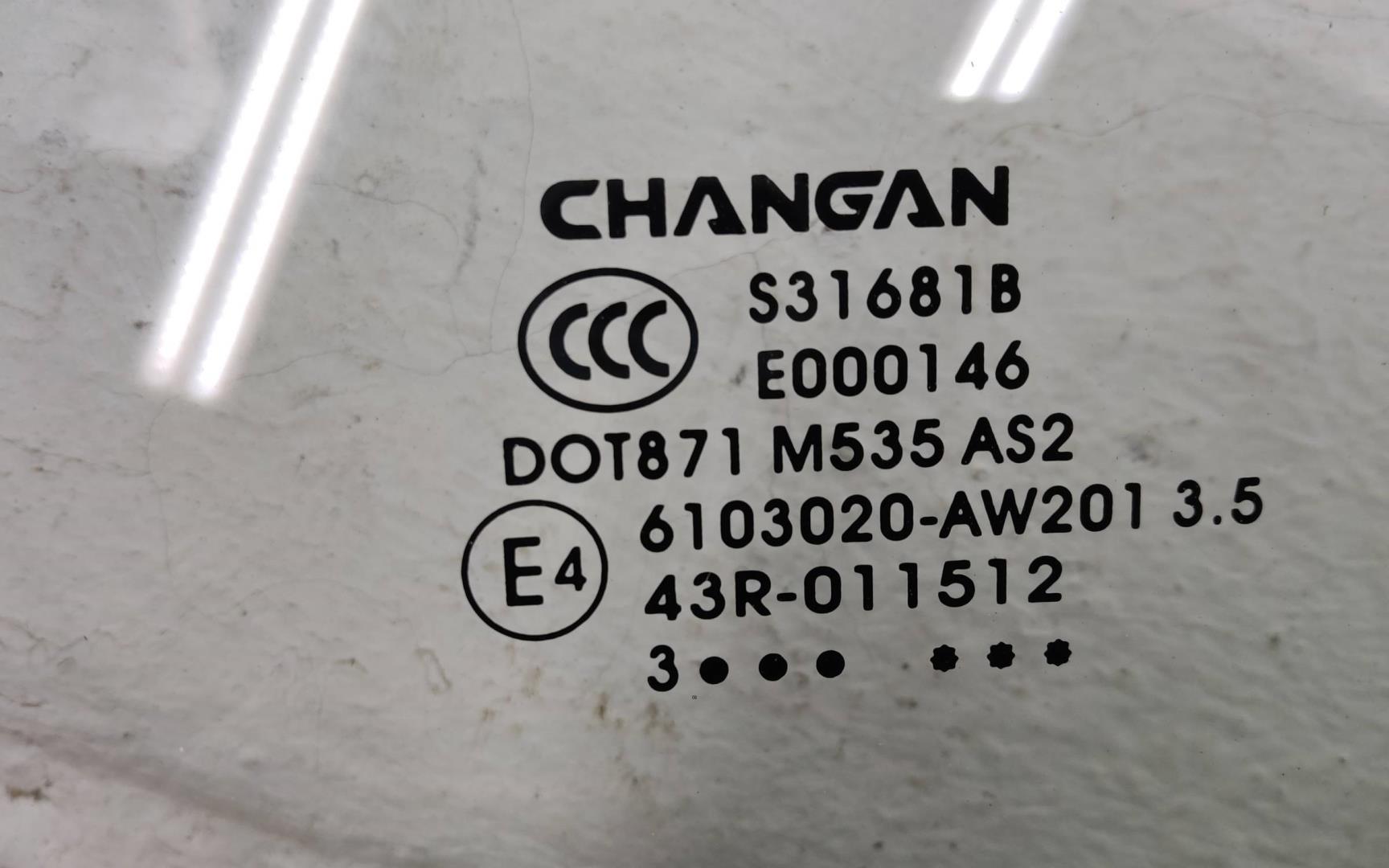 Стекло двери передней правой