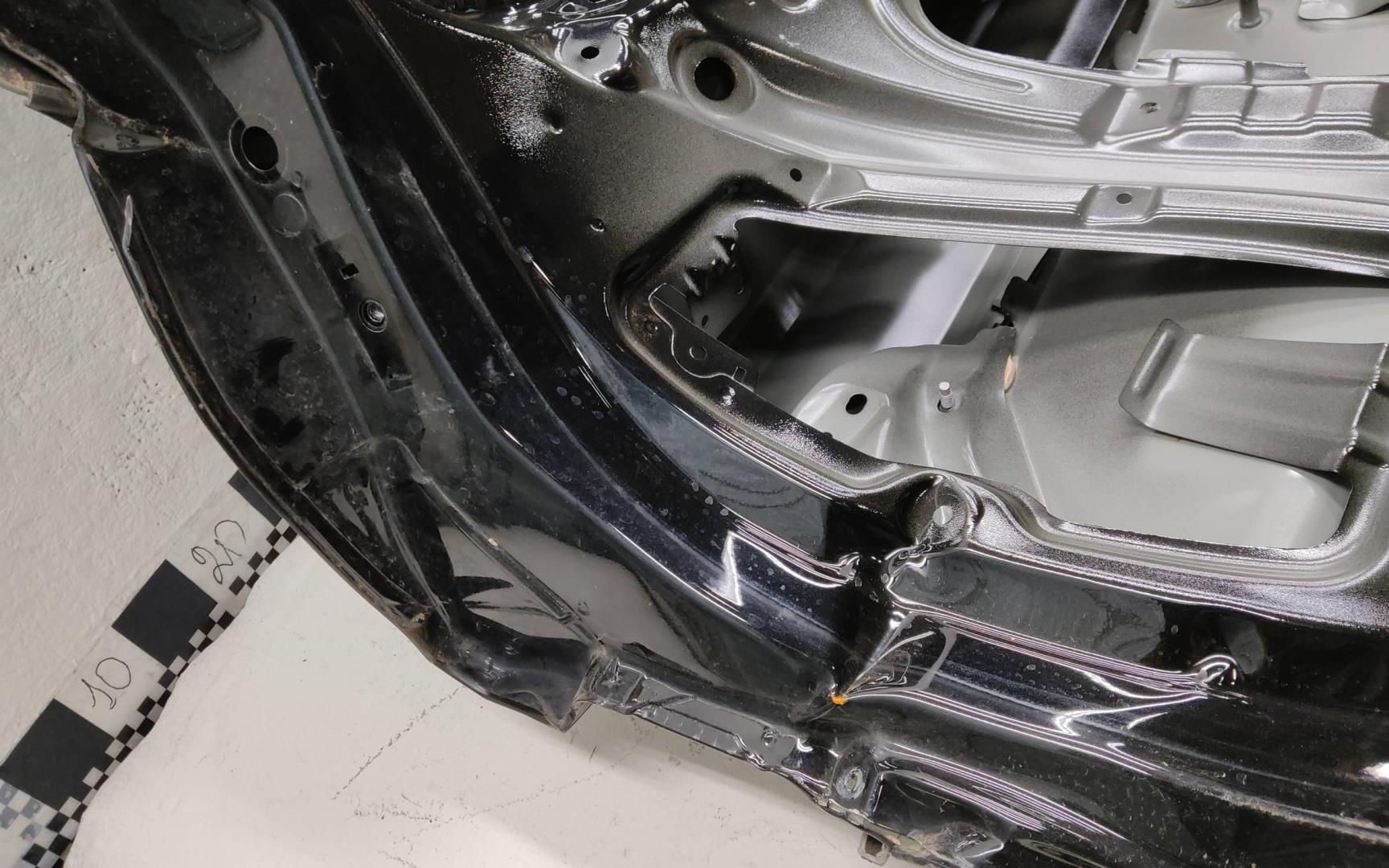 Стекло двери багажника