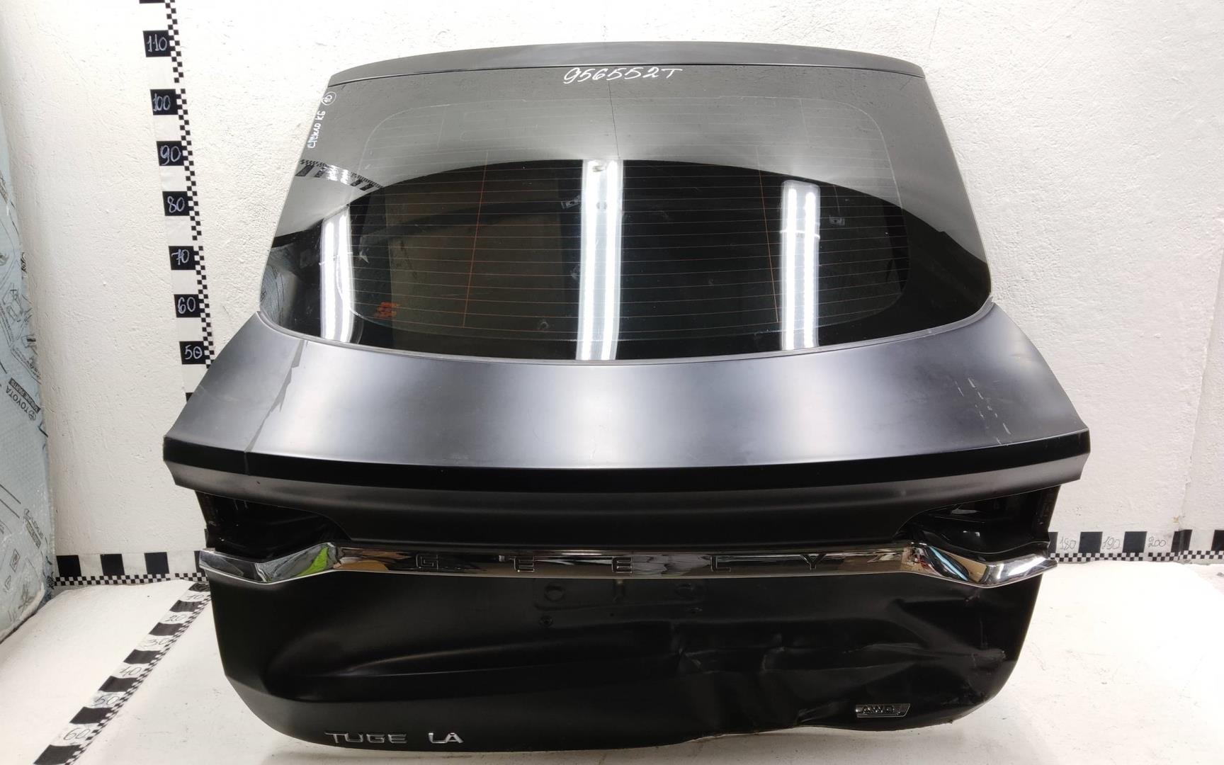 Стекло двери багажника